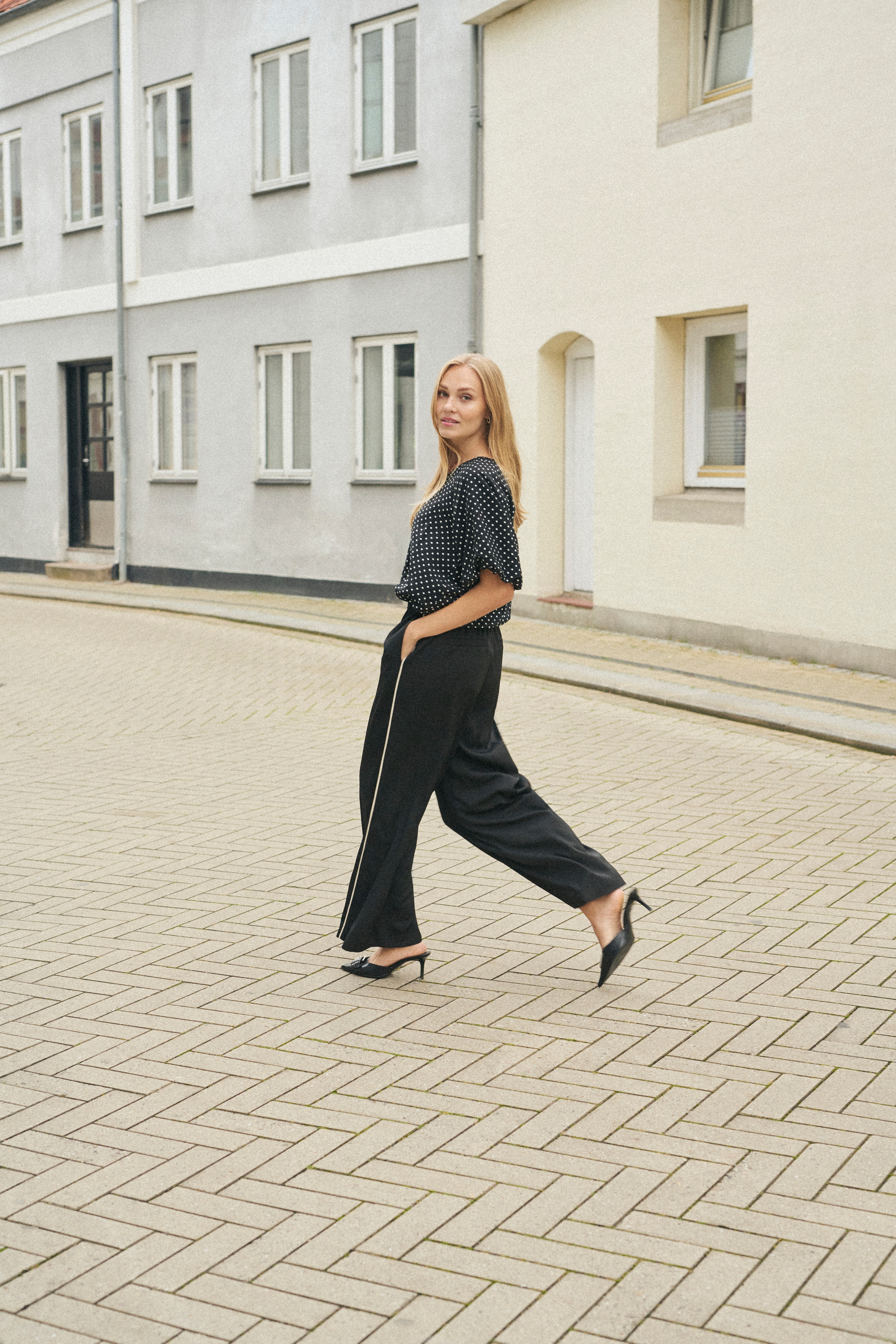 KAtessa Broek LOCATION NONE 10510245-100121