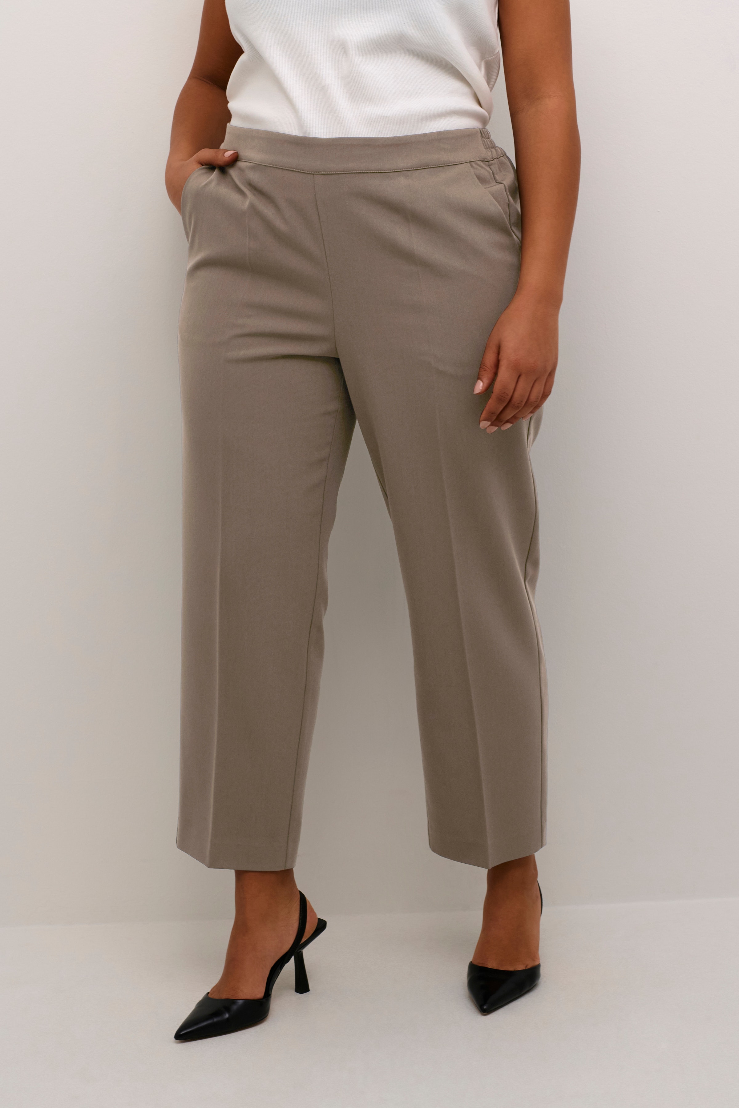 KCsakira Trousers LOOKBOOK FRONT 10580650-190810