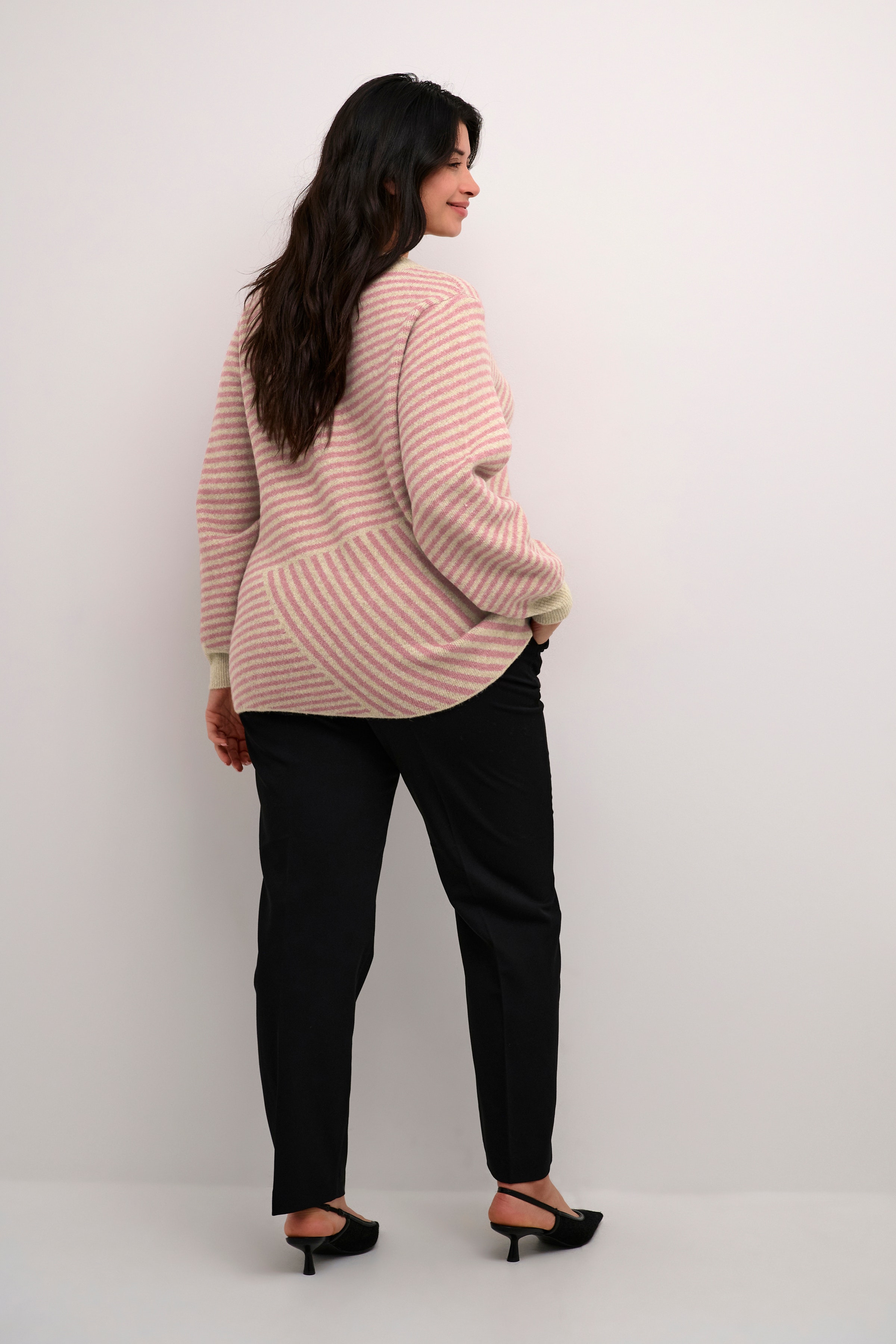 KCverina Pullover LOOKBOOK BACK 10582595-106639