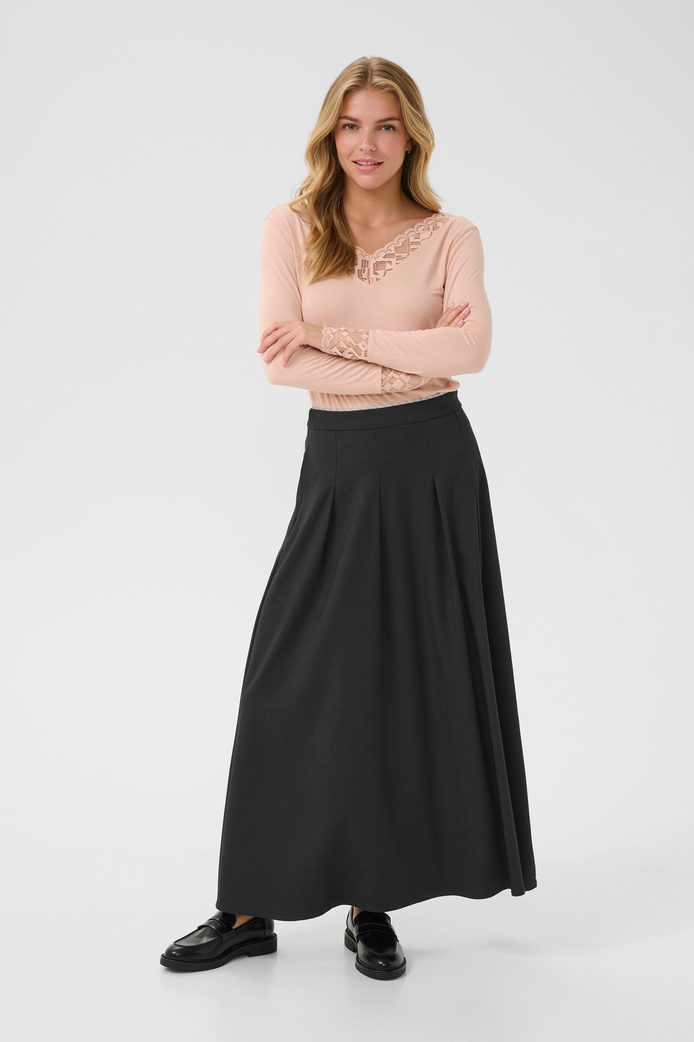 CRBabeth Skirt LOOKBOOK FRONT 10614313-101156