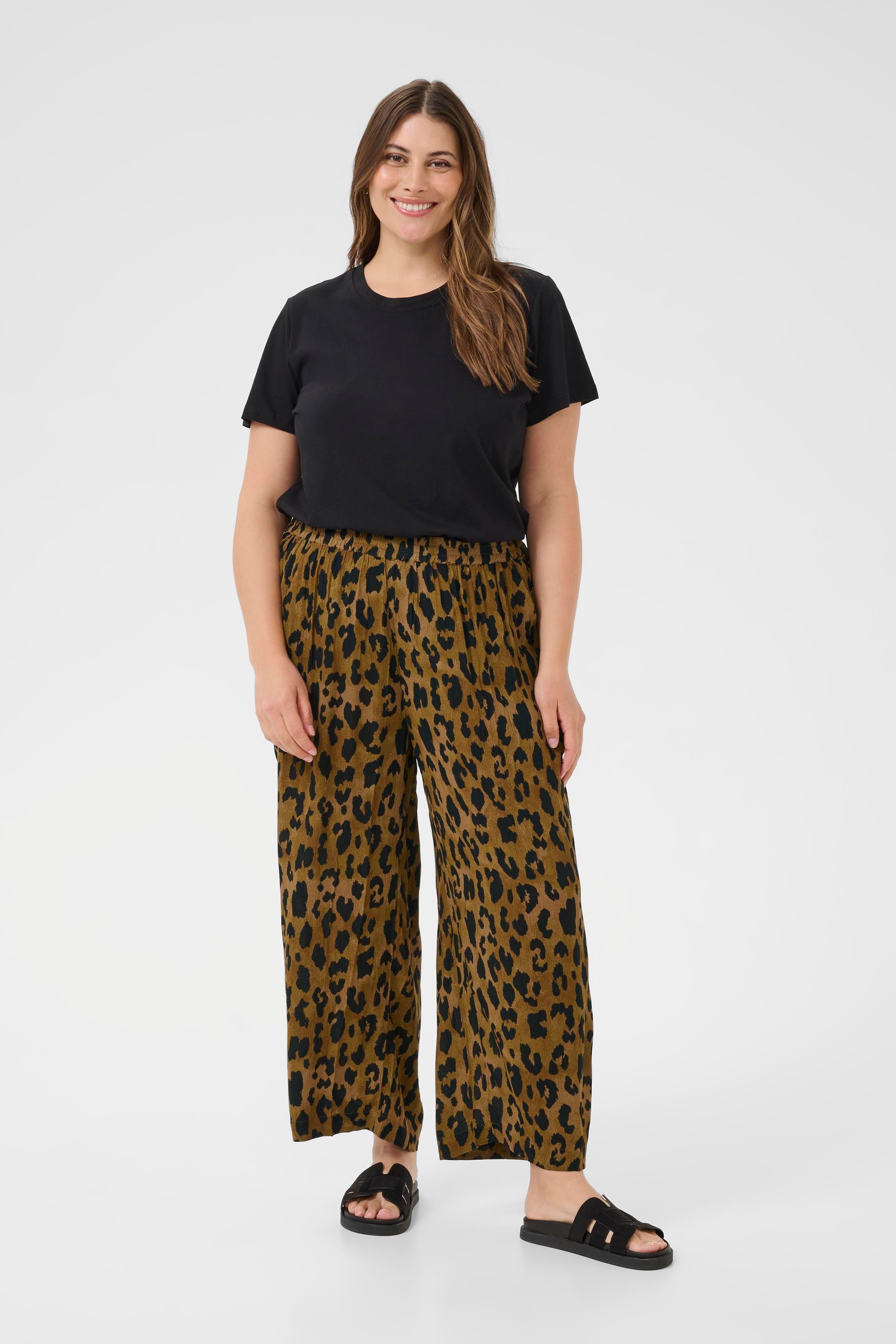 KCmolly Hose LOOKBOOK FRONT 10583501-107946