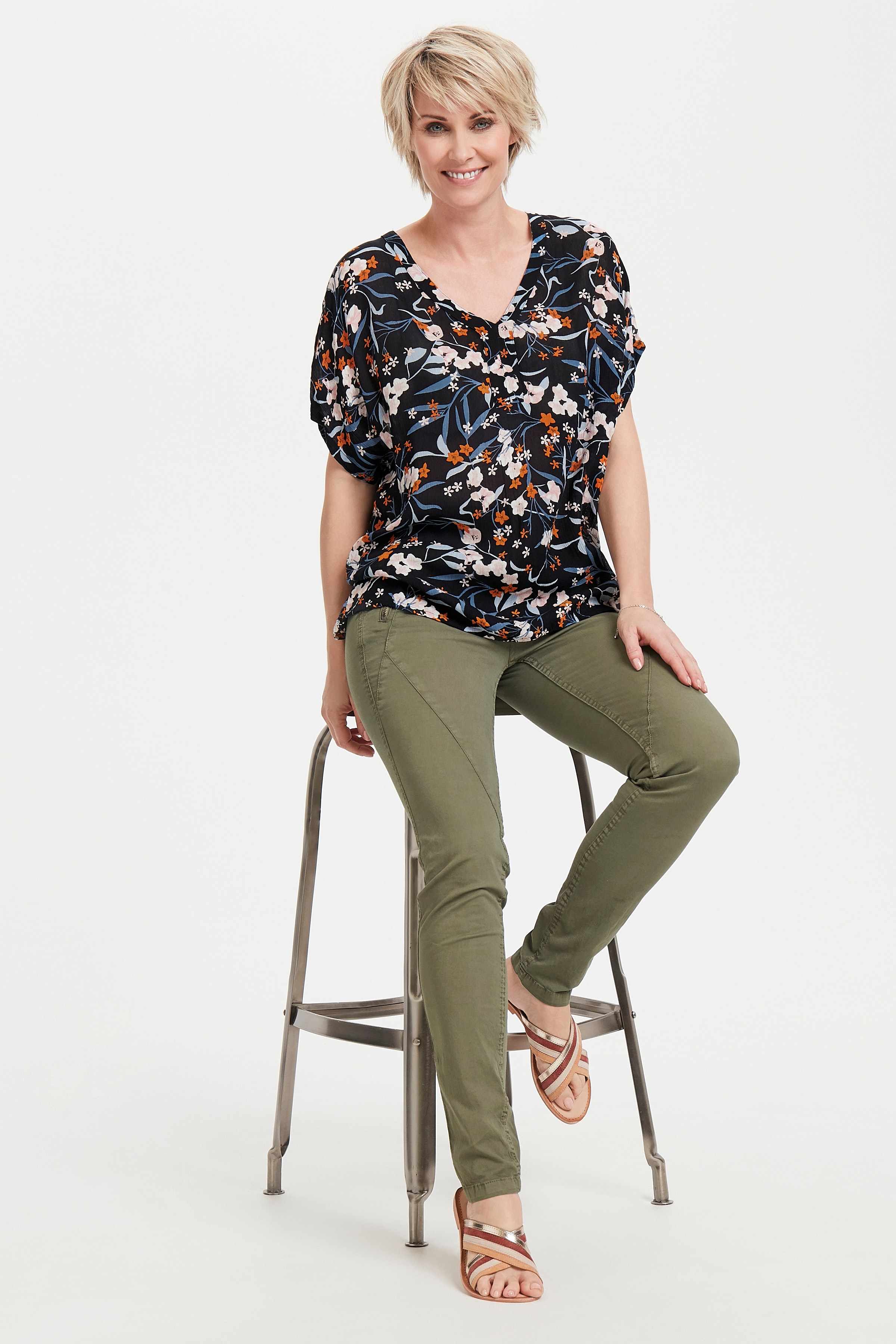 Kurzarm-Bluse LOOKBOOK FRONT 10503177-52737