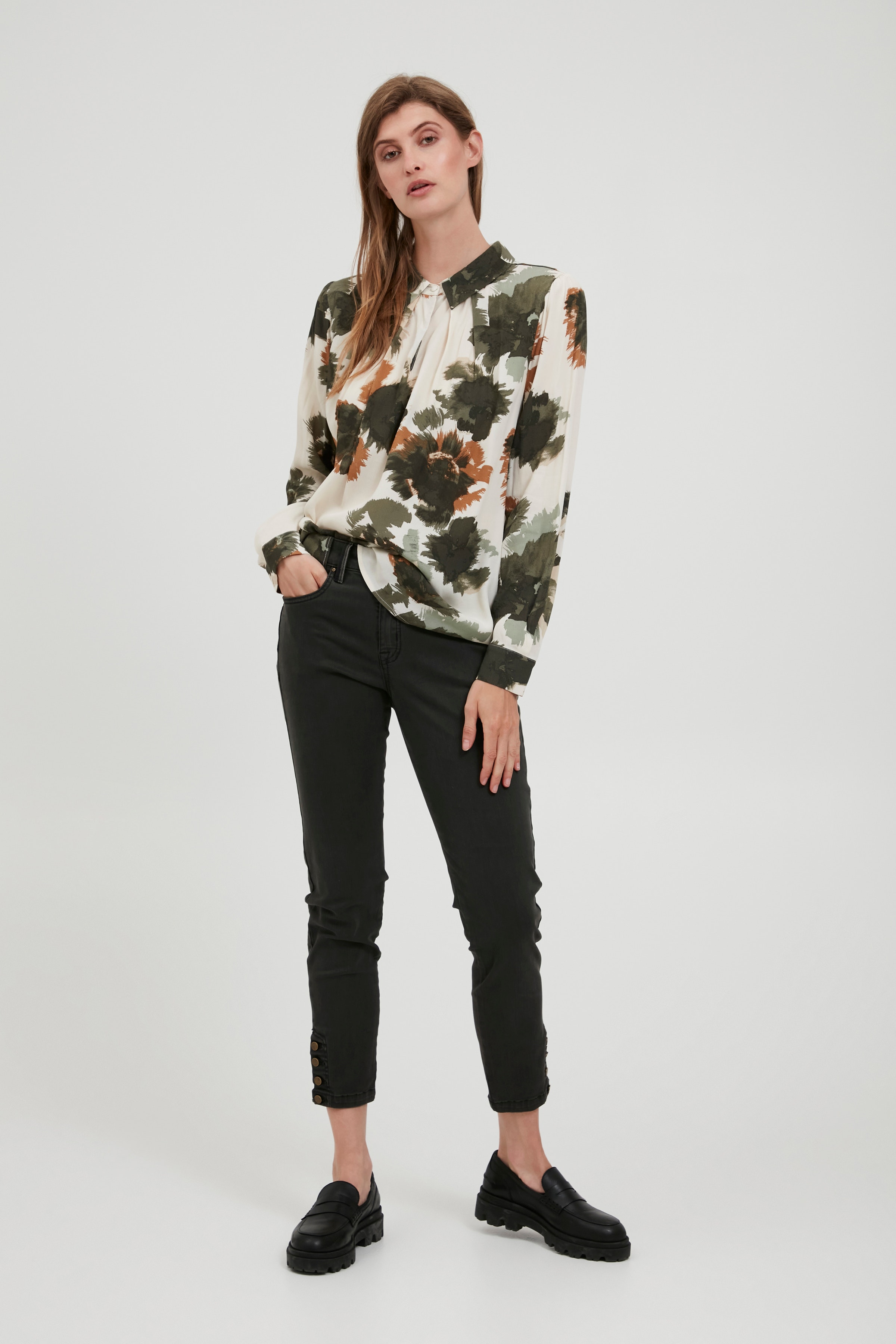 Casual Hose LOOKBOOK FRONT 20404064-190506