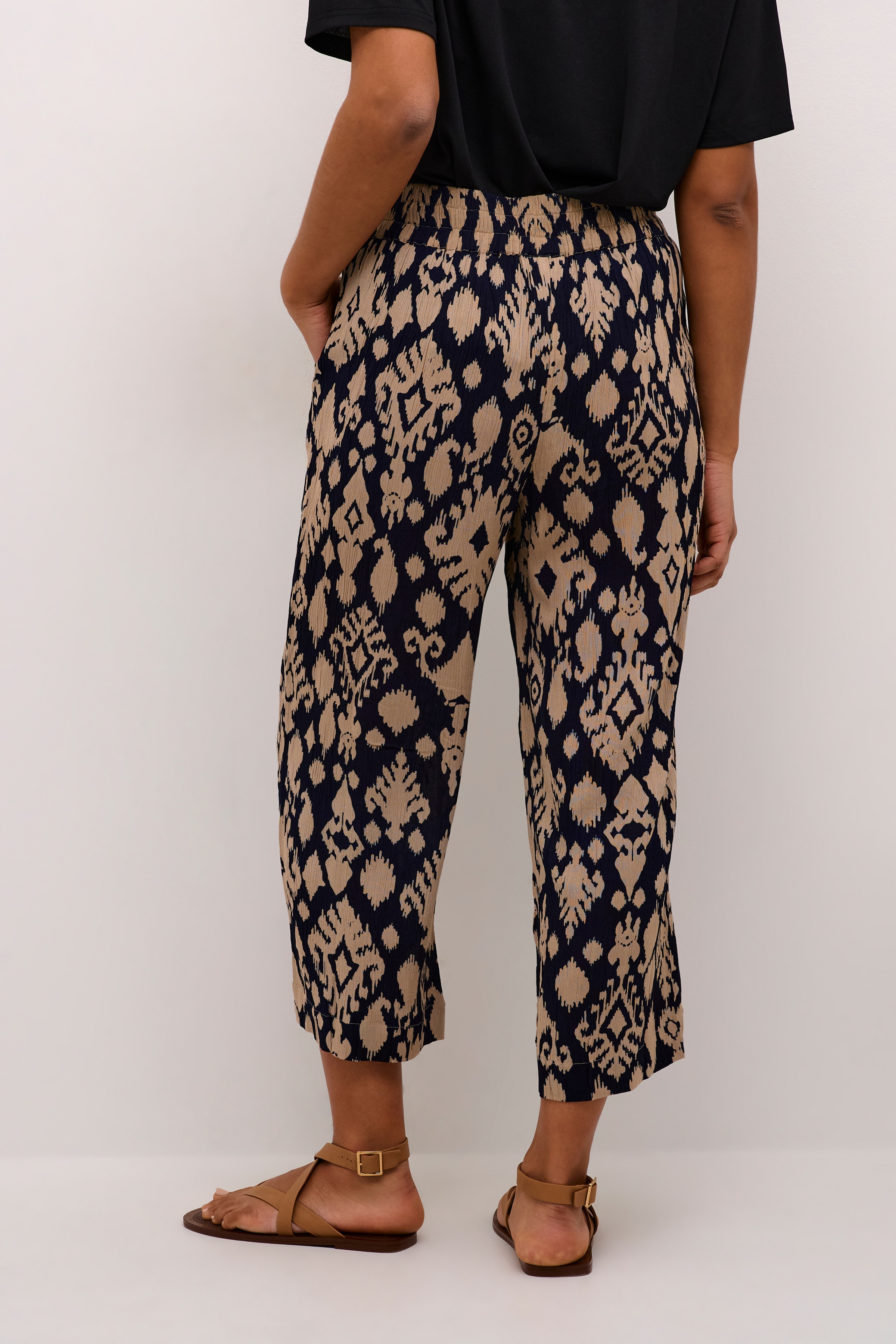 BPulla Trousers LOOKBOOK BACK 10590456-106049B