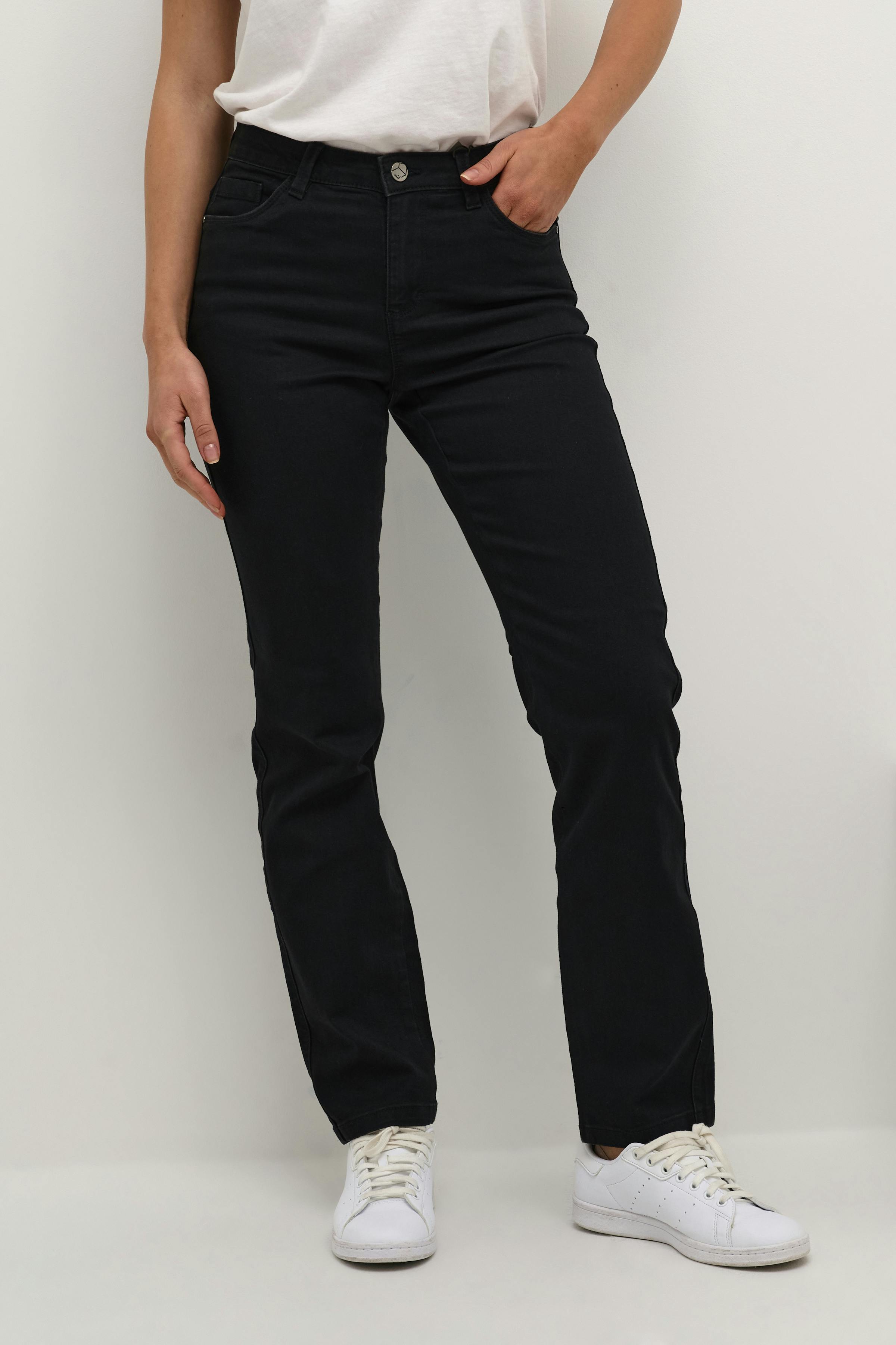 KAvicky Straight Jeans LOOKBOOK FRONT 10506530-100121