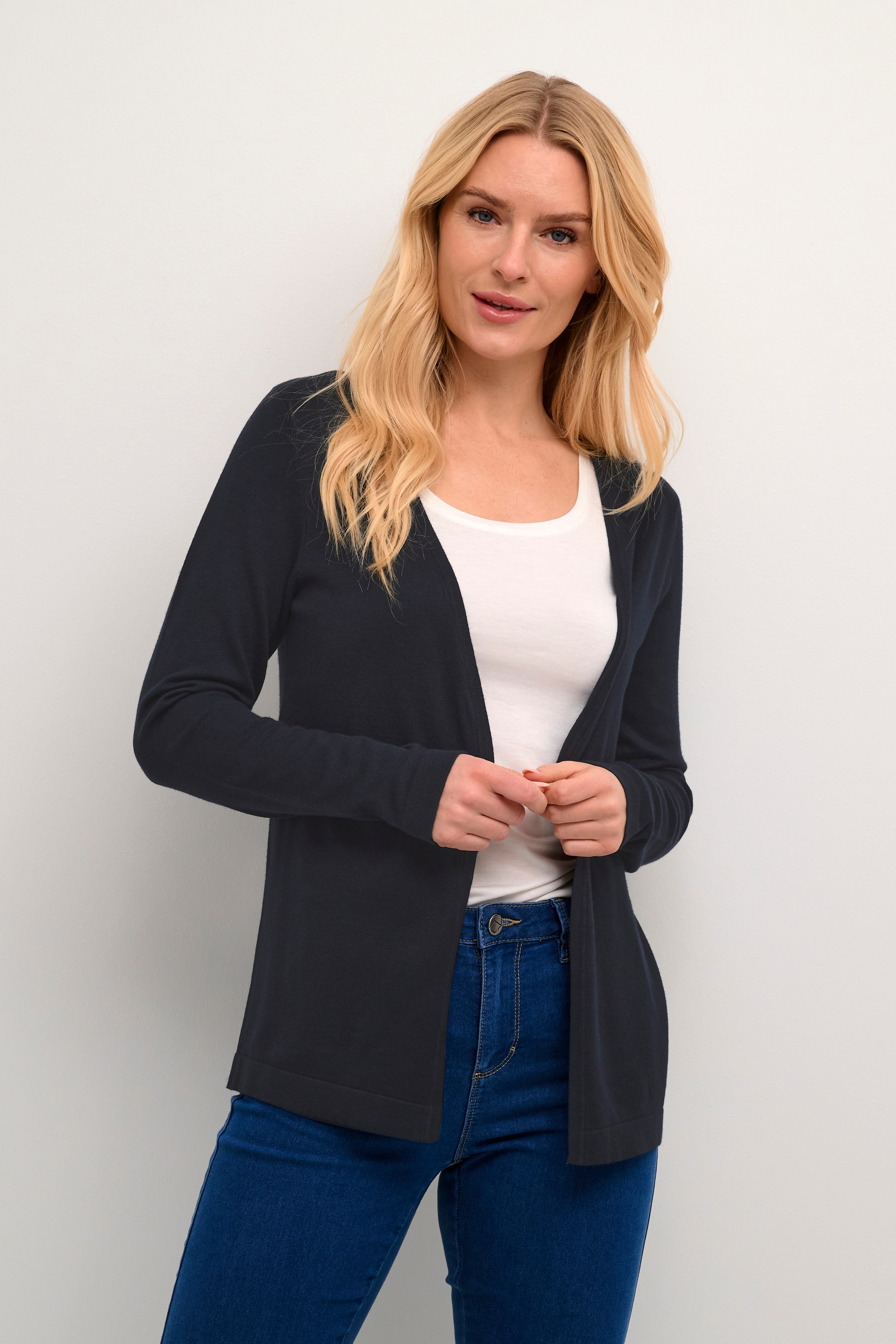 KAfenia Cardigan LOOKBOOK FRONT 10551503-52737
