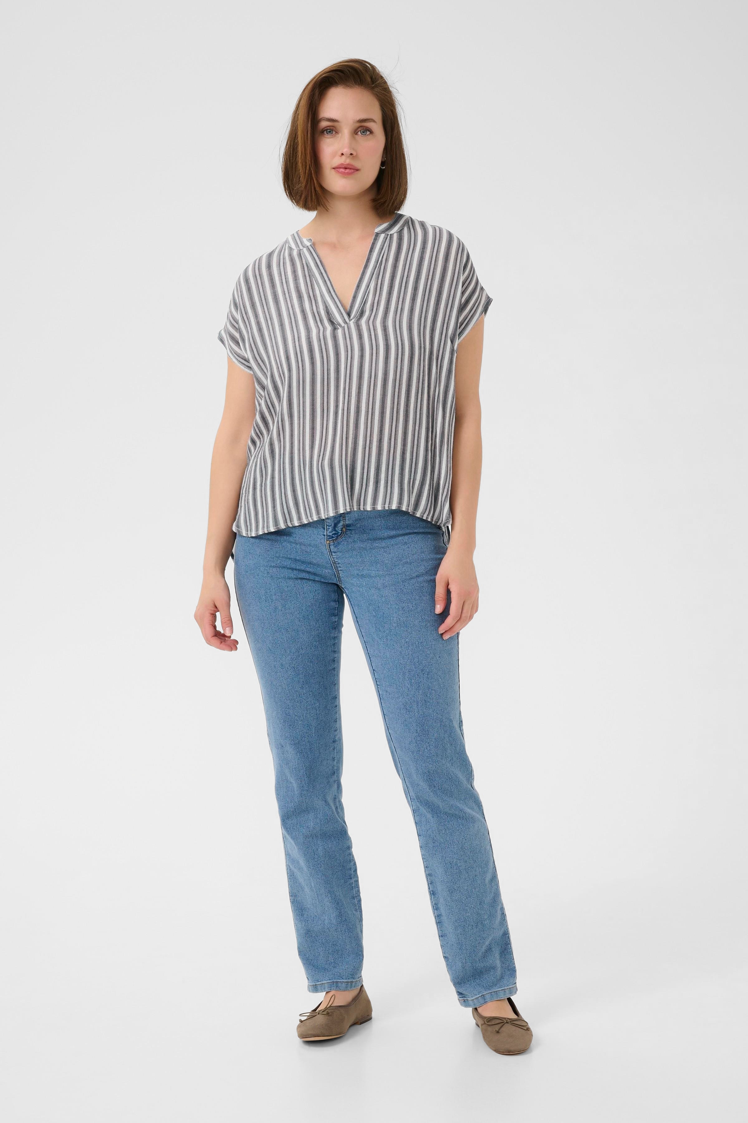 KAanja Bluse LOOKBOOK FRONT 10510118-107947