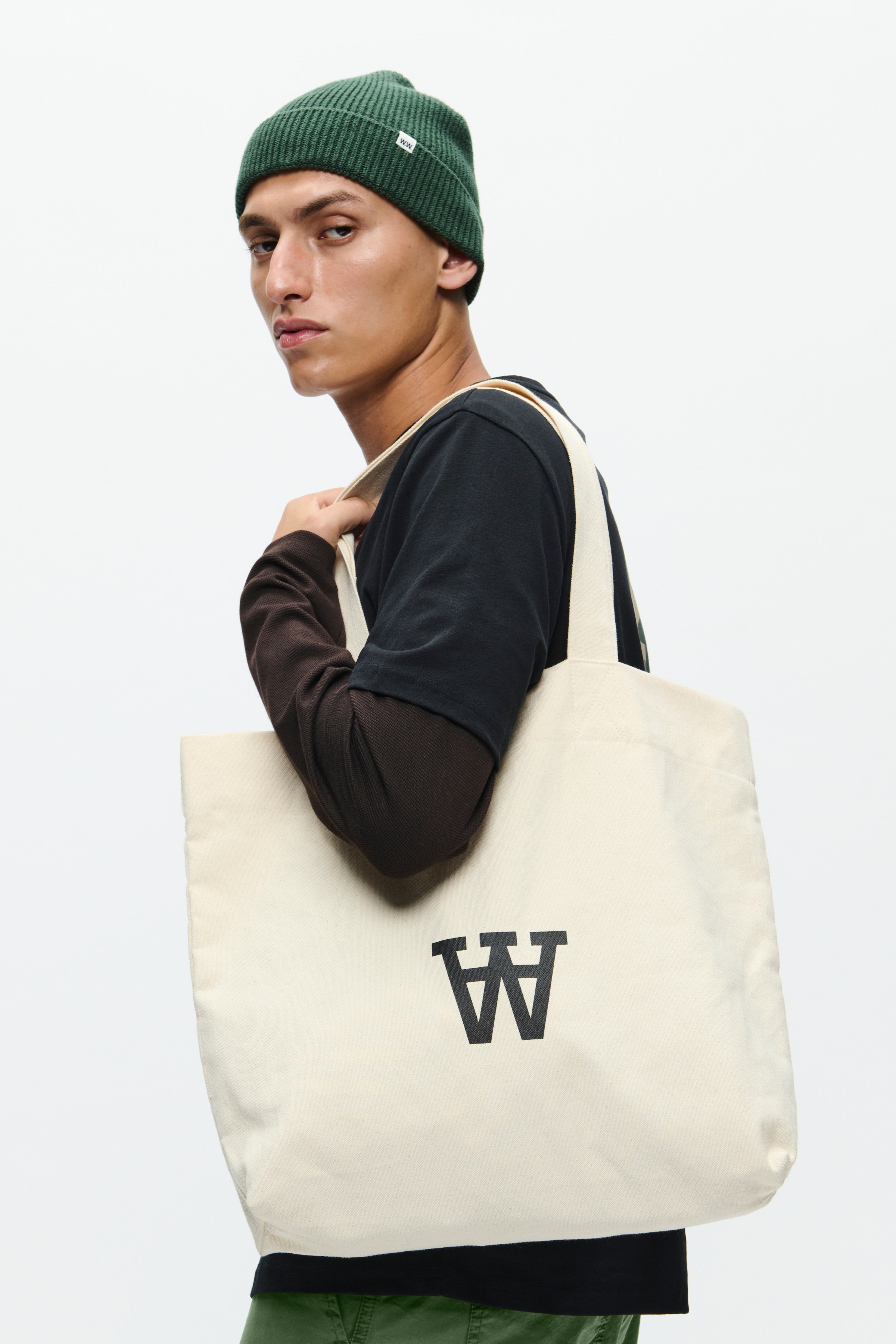 WWConner Bag LOOKBOOK FRONT 30251819-304338