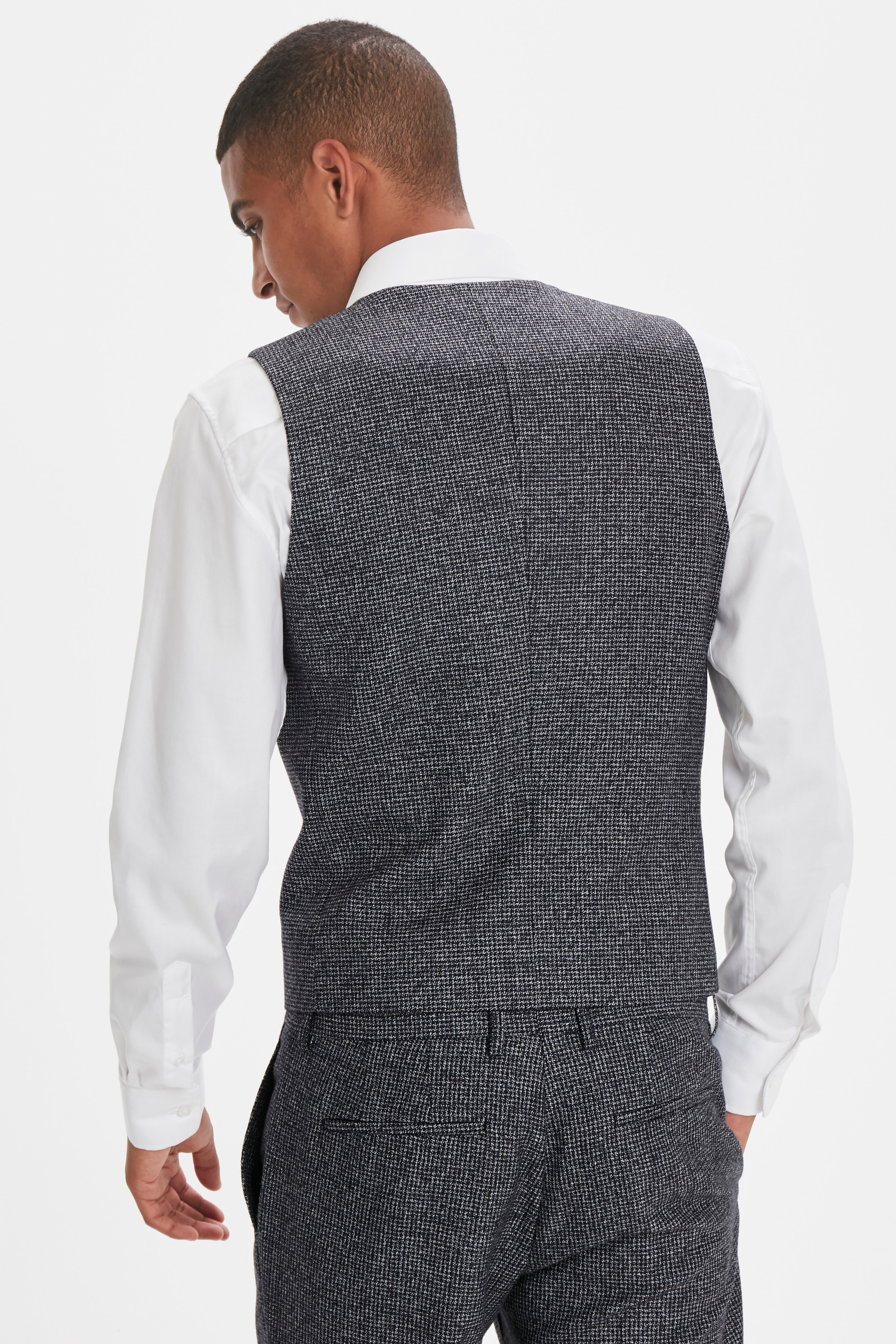 LoganMA Waistcoat LOOKBOOK BACK 30203999-20210