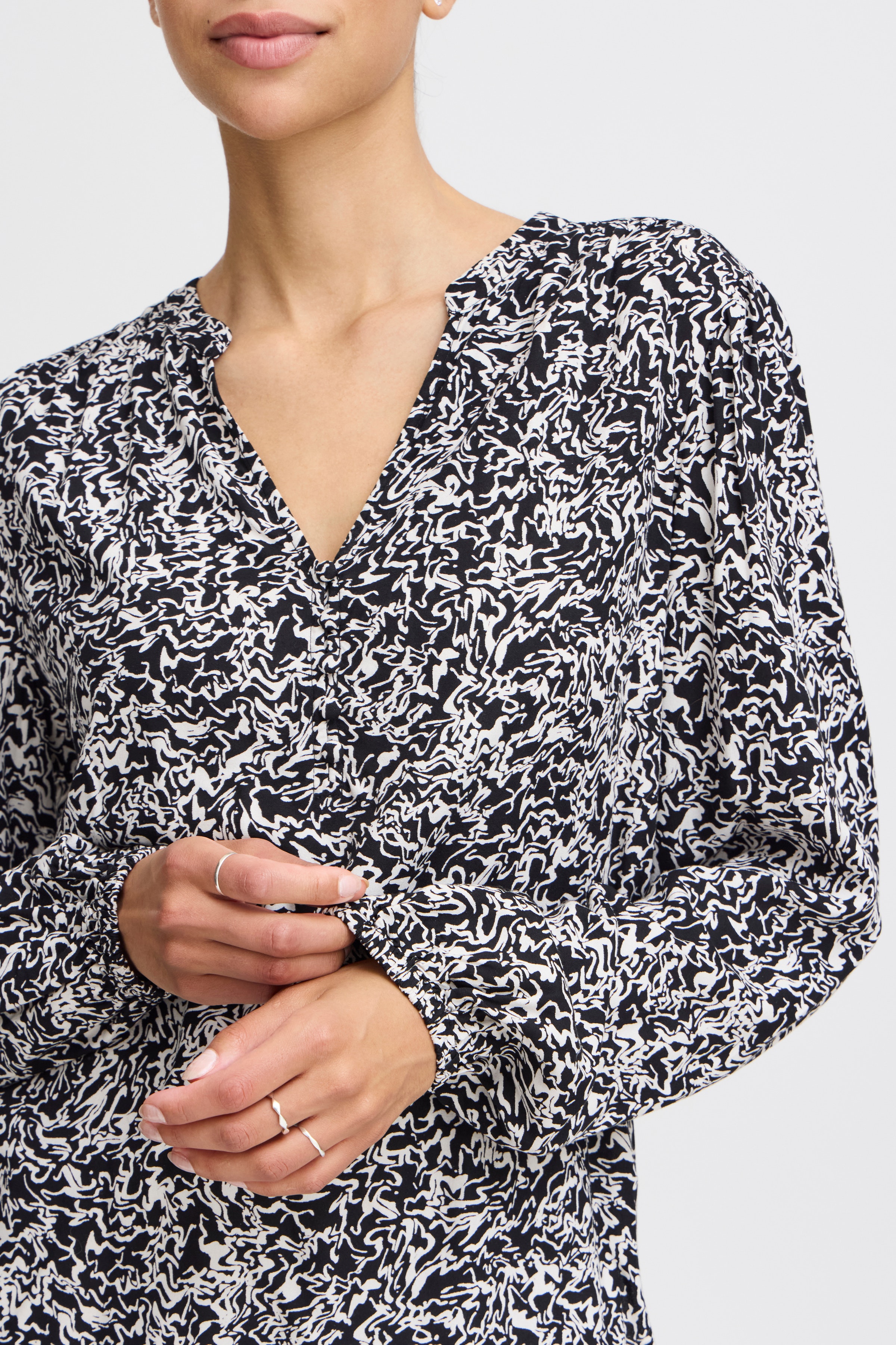 BYJOSA Bluse LOOKBOOK DETAIL 20815573-203692