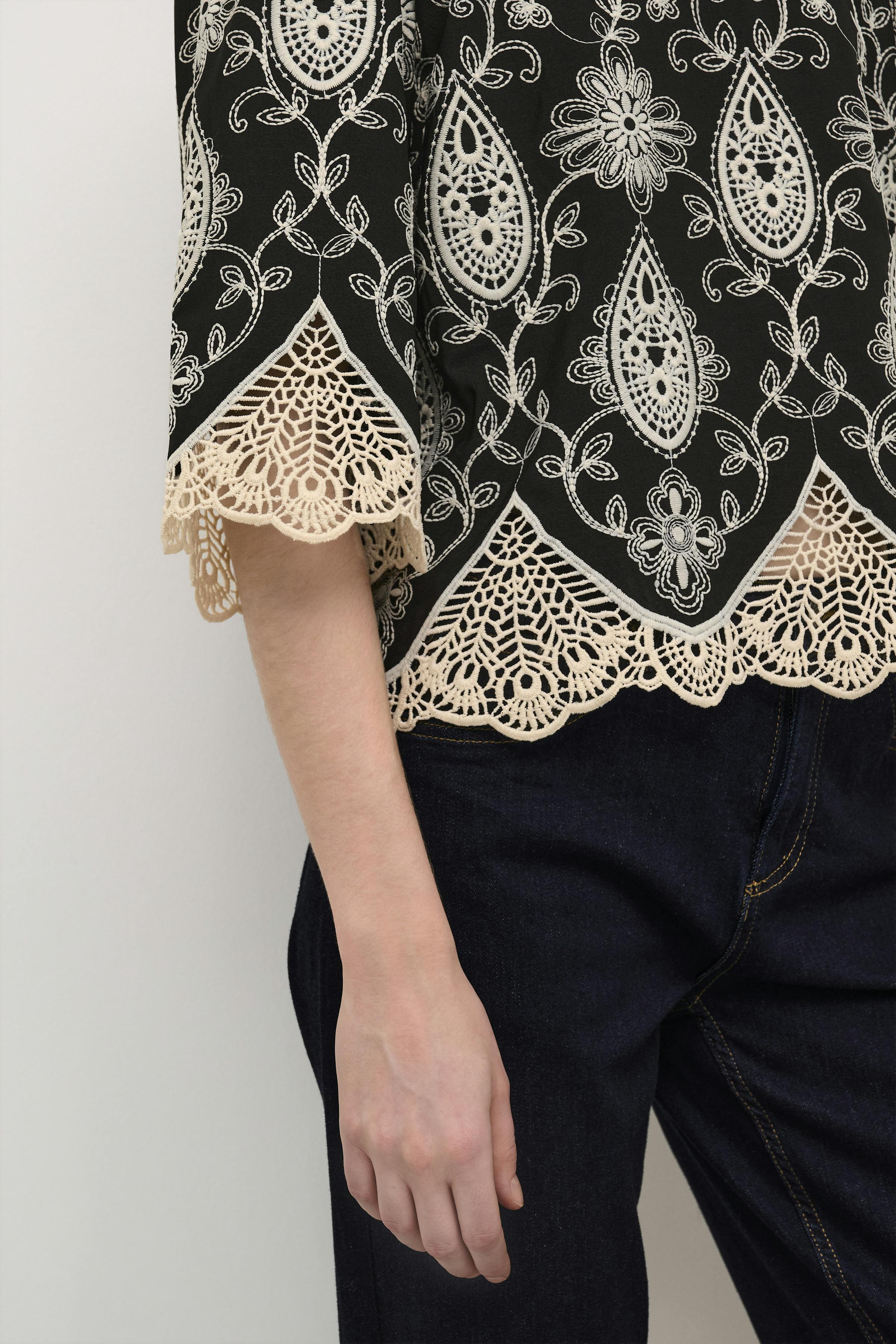 CUcreate Bluse med broderi LOOKBOOK DETAIL 50111036-500012