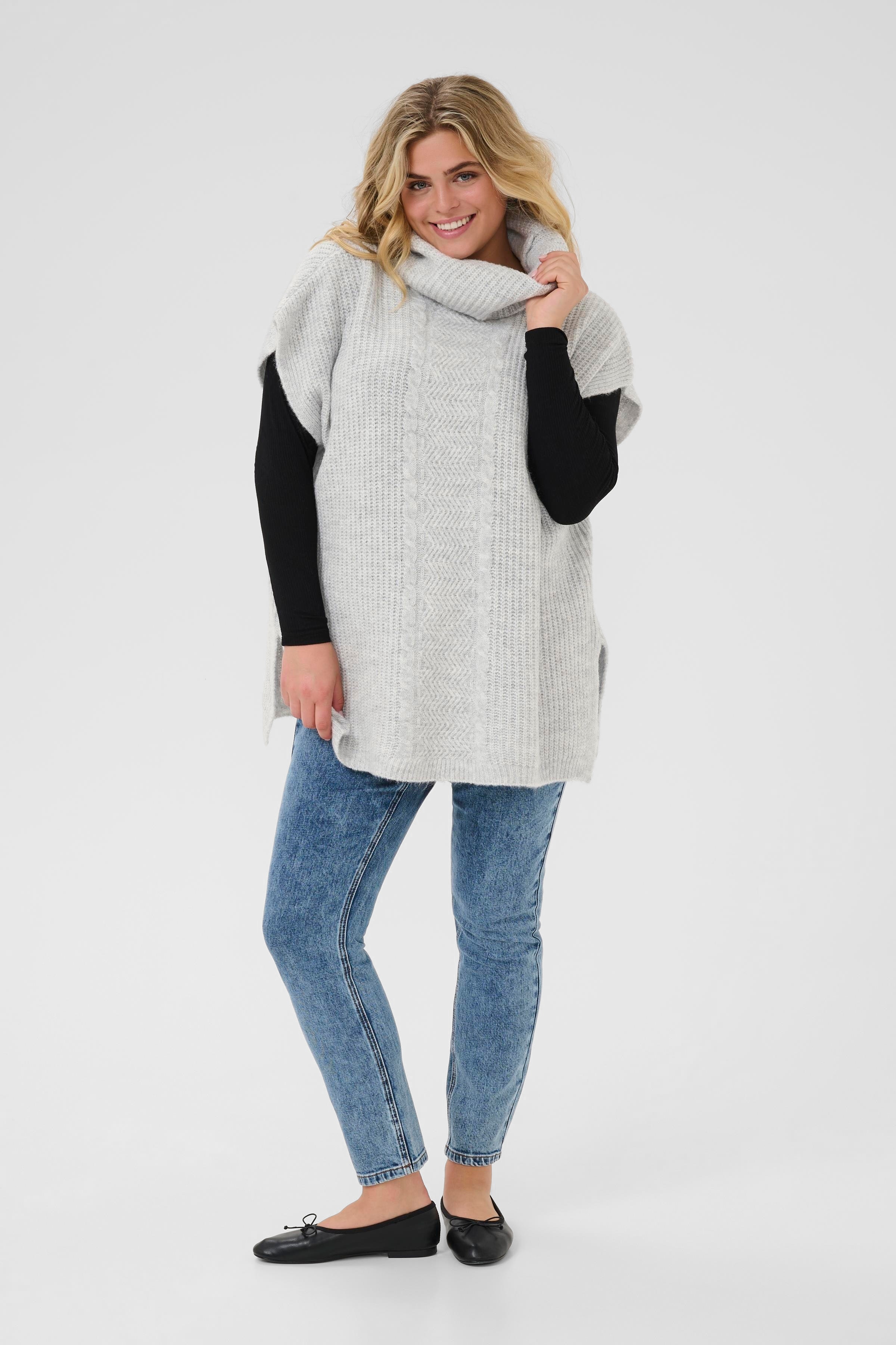 KCmala Poncho LOOKBOOK FRONT 10583504-100123