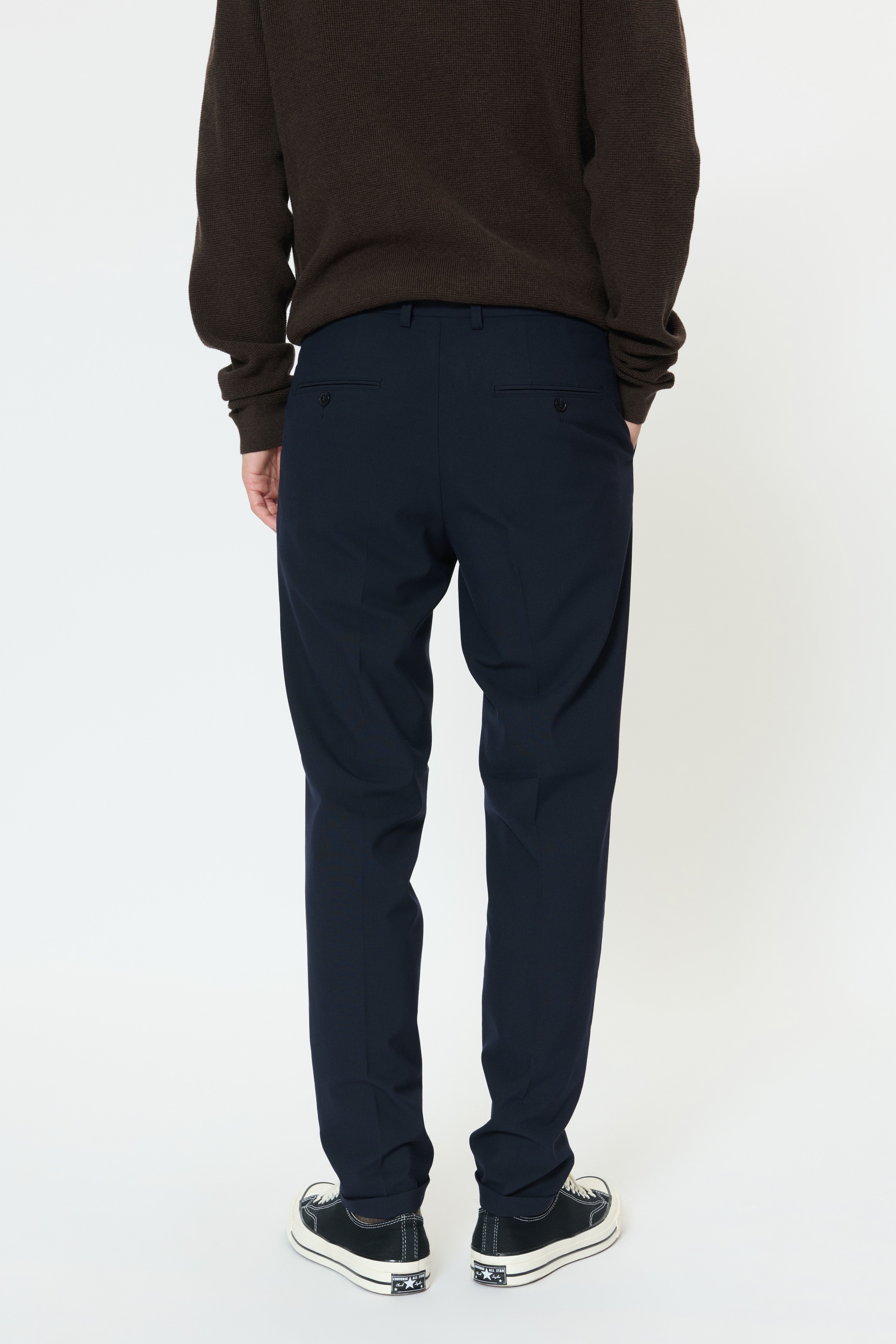 MAliam Hose LOOKBOOK BACK 30205157-194011