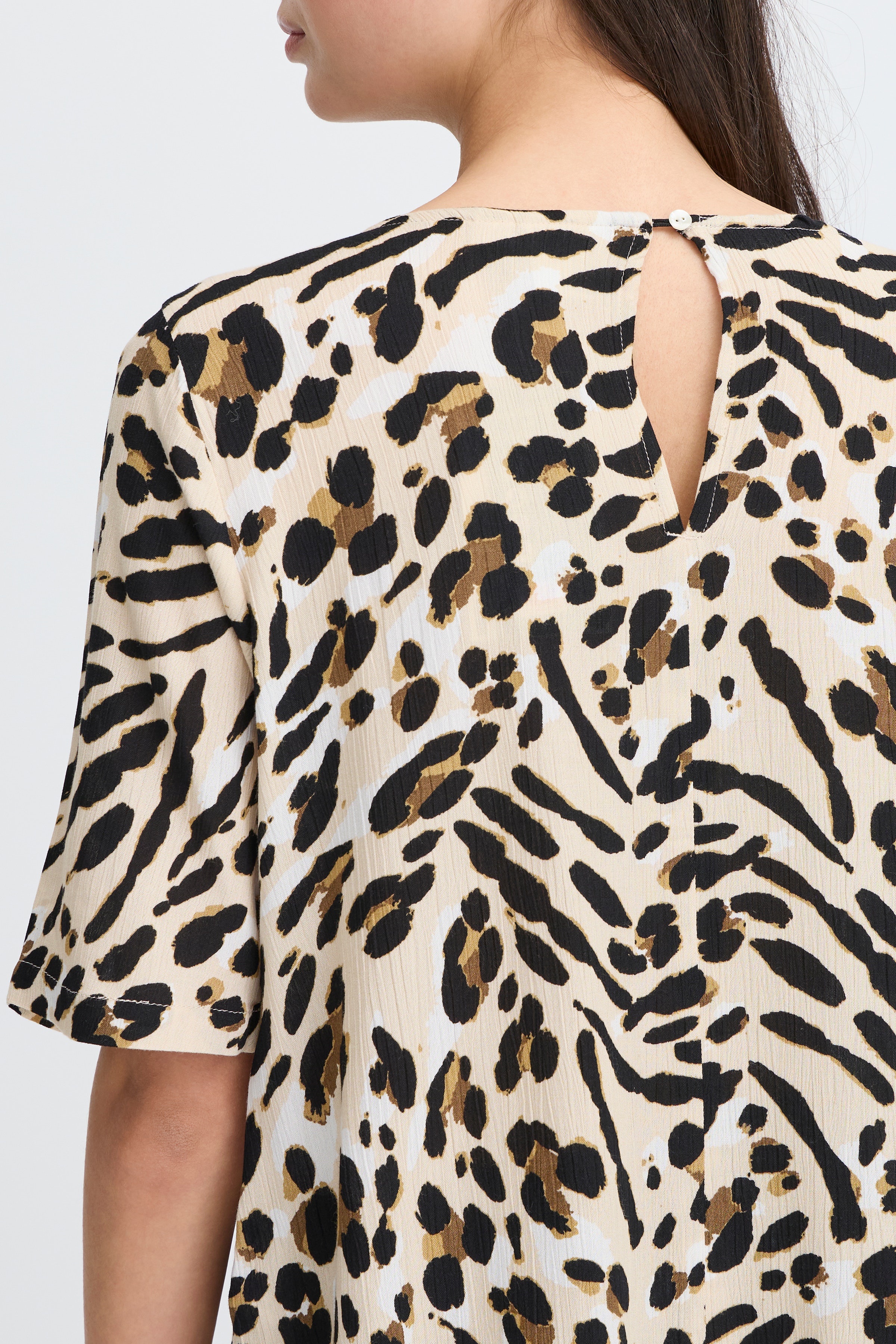 Kortermet bluse LOOKBOOK DETAIL 20122971-204480