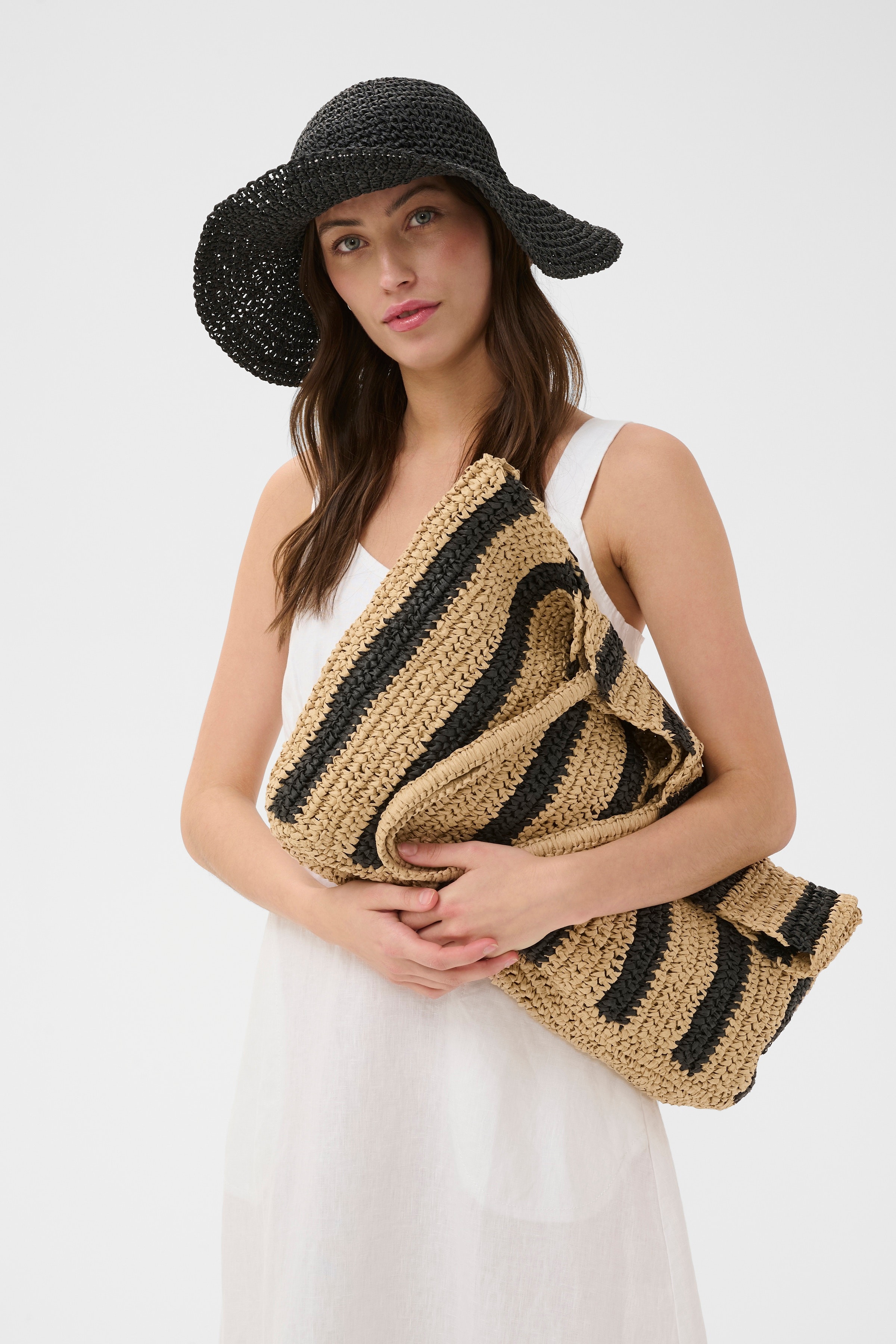 PoulinePW Hoed LOOKBOOK FRONT 30306884-194008