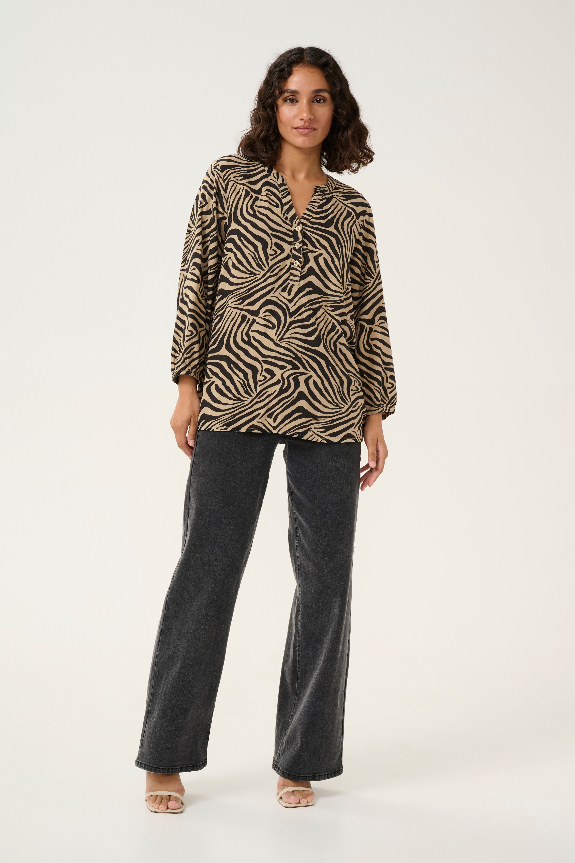 KAmilia Bluse LOOKBOOK FRONT 10552334-106782