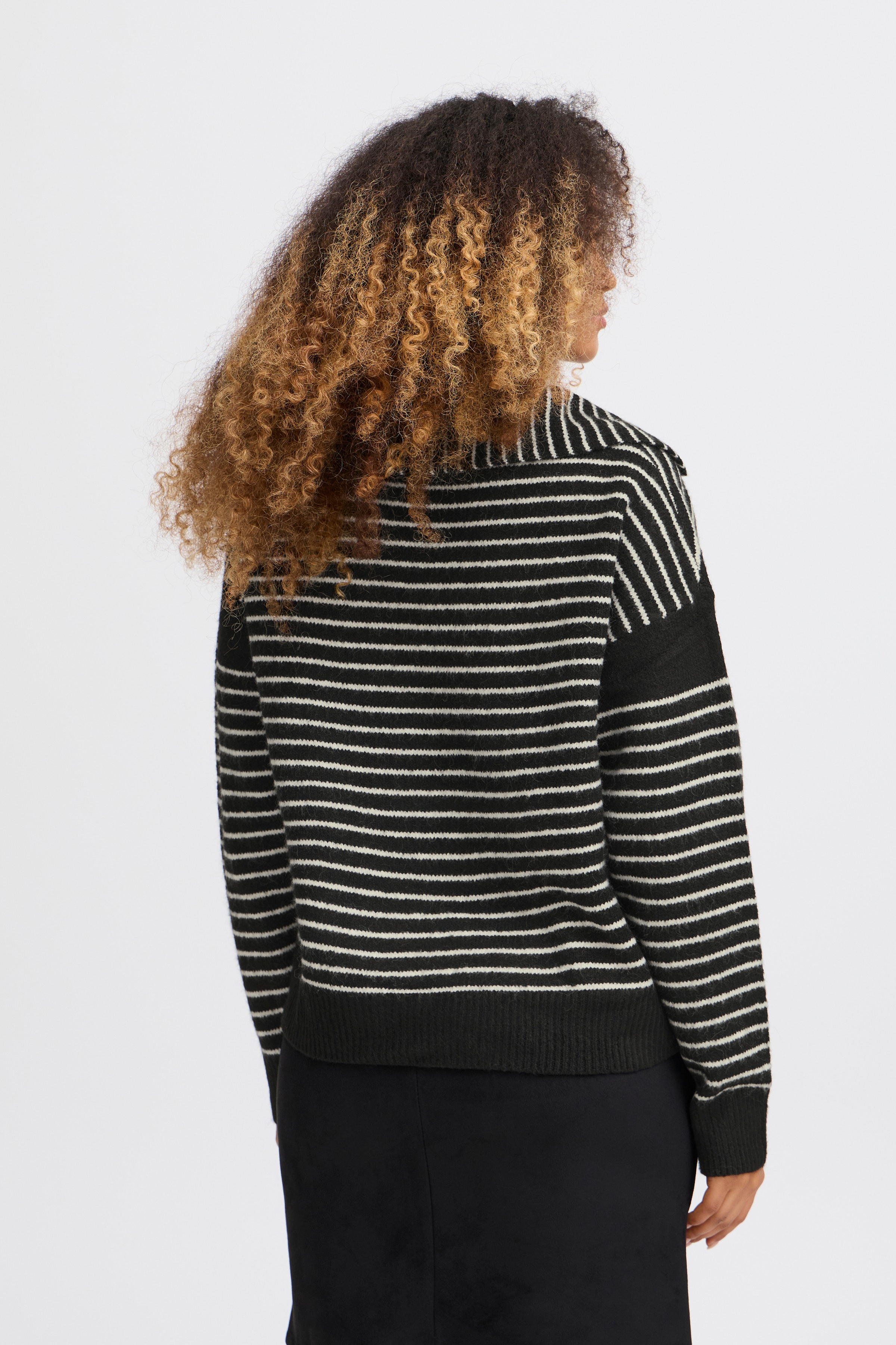 SBFAUNA Pullover LOOKBOOK BACK 22100844-190303
