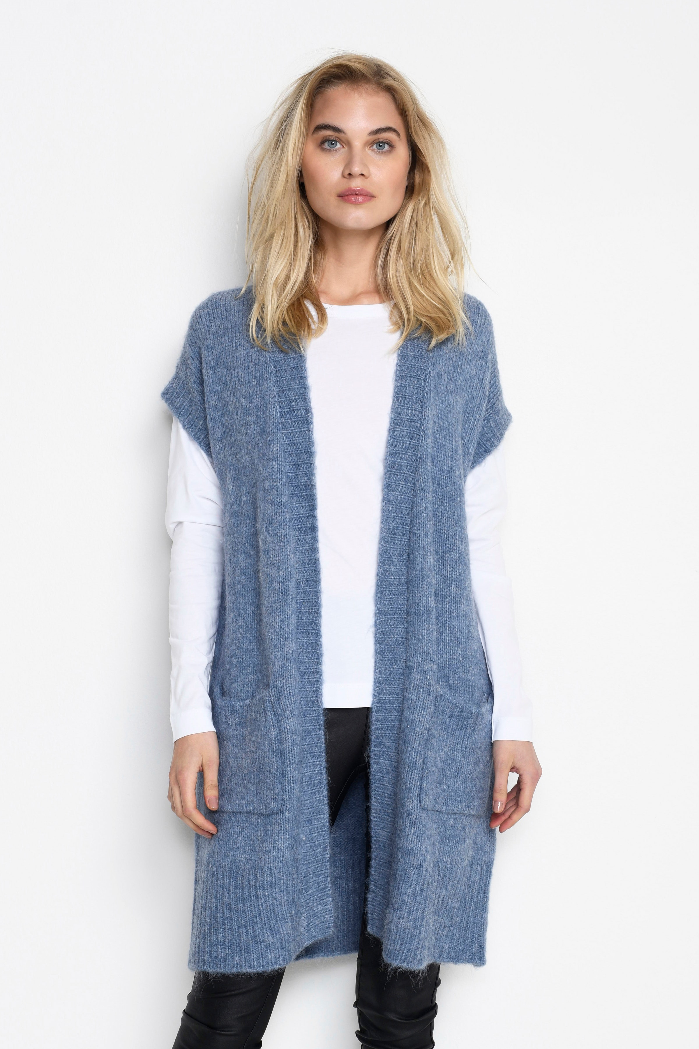 KAsarla Cardigan LOOKBOOK FRONT 10506816-1740151