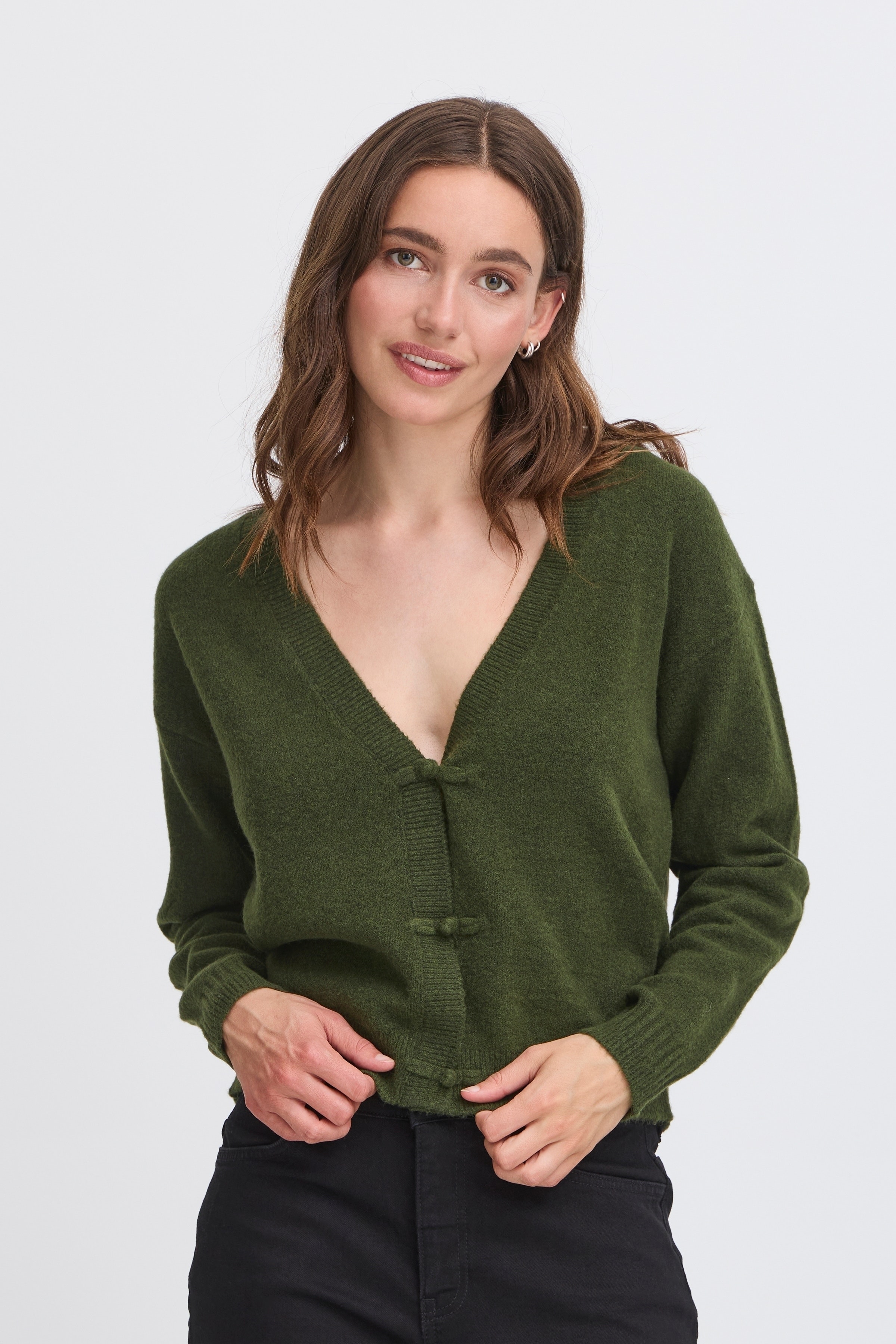 IHDASILA Cardigan LOOKBOOK FRONT 20124215-190419