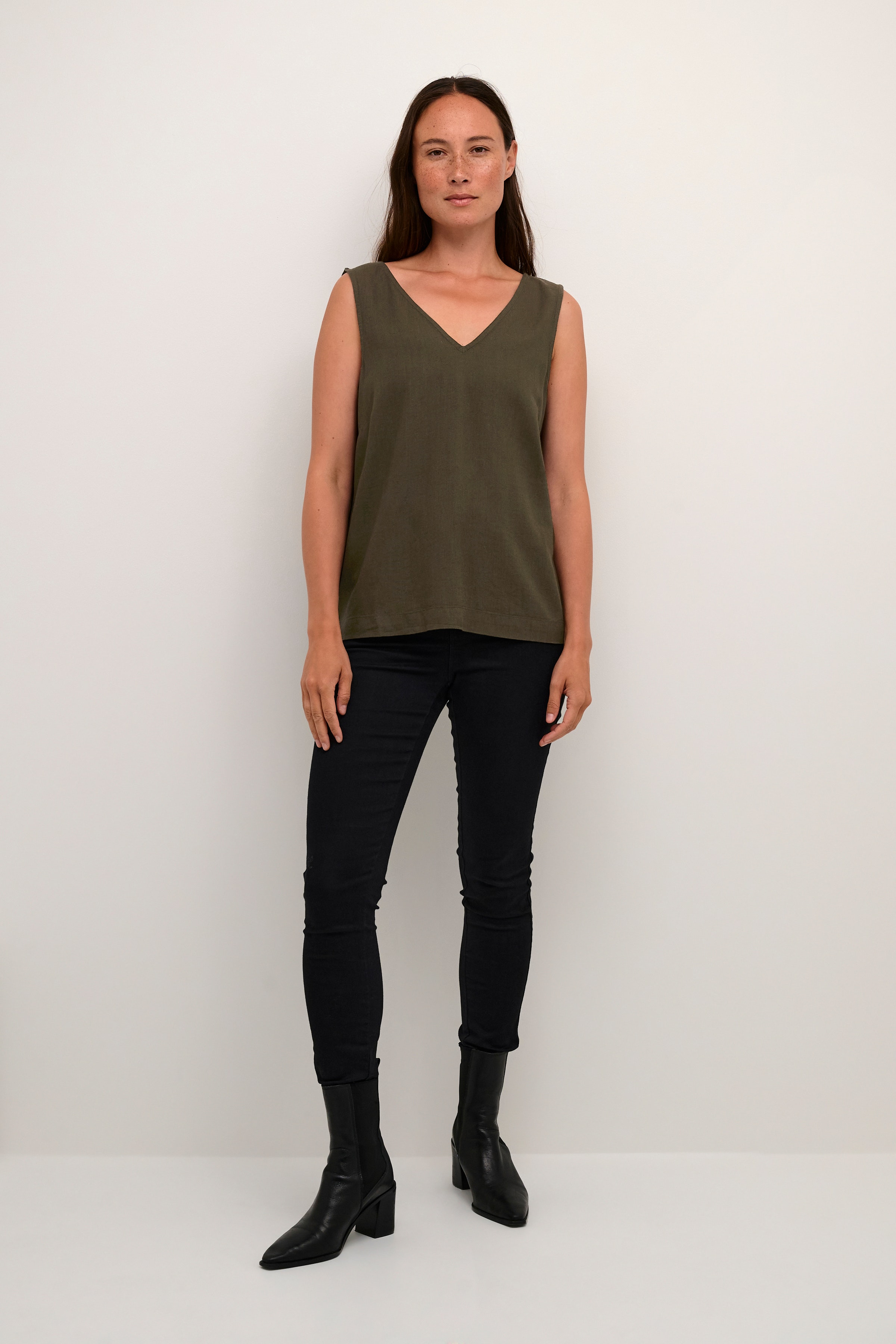 KAmilia Lin Top LOOKBOOK FRONT 10508426-190414