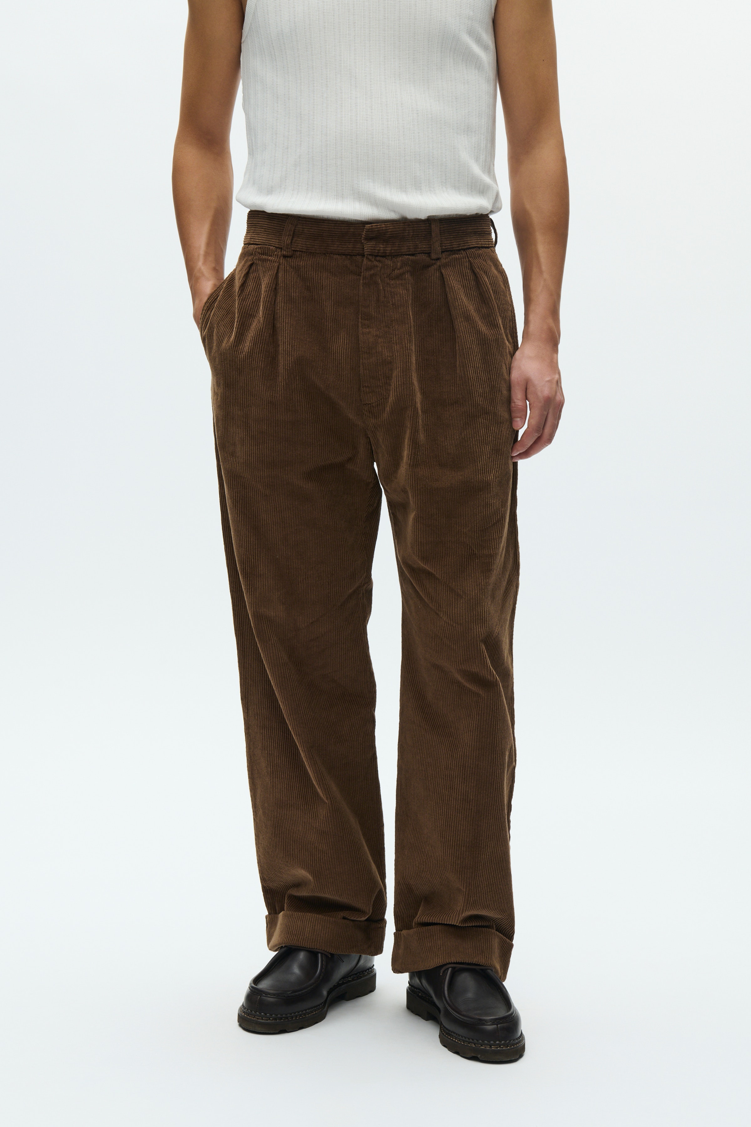 WWLawrence Byxor LOOKBOOK FRONT 30250222-W2546