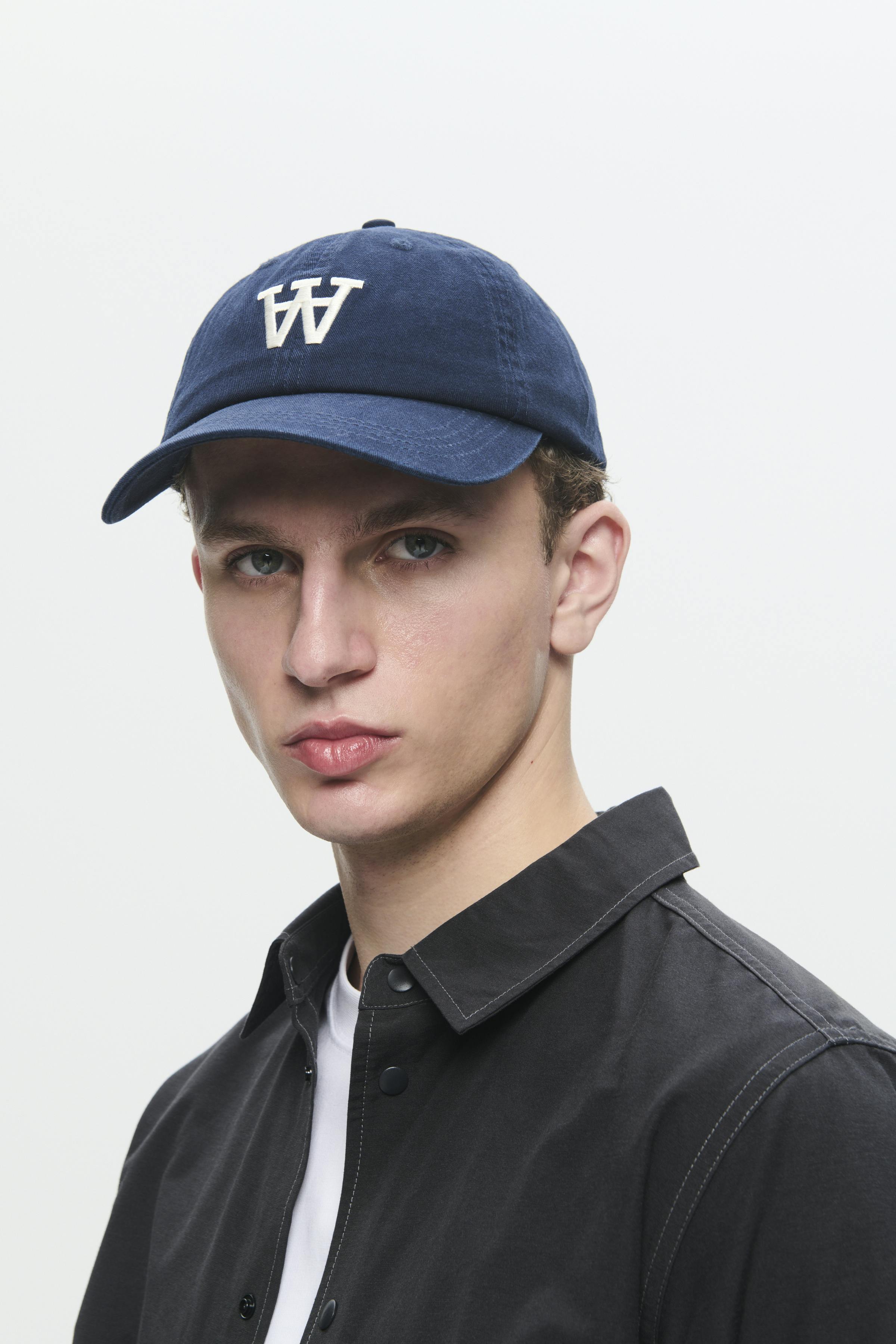 WWEli Cap LOOKBOOK FRONT 30250259-W7000