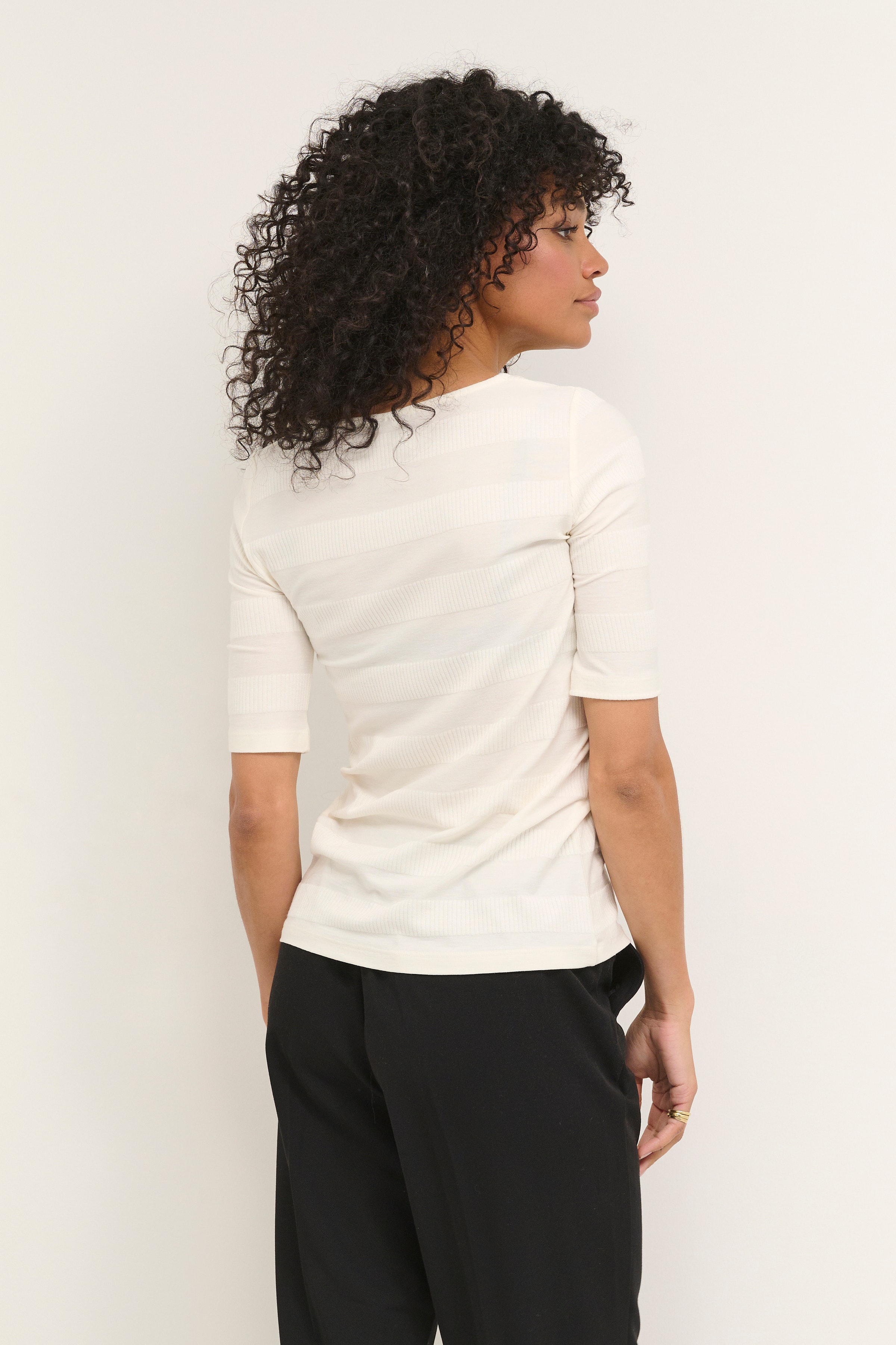KAria T-shirt LOOKBOOK BACK 10506944-110602