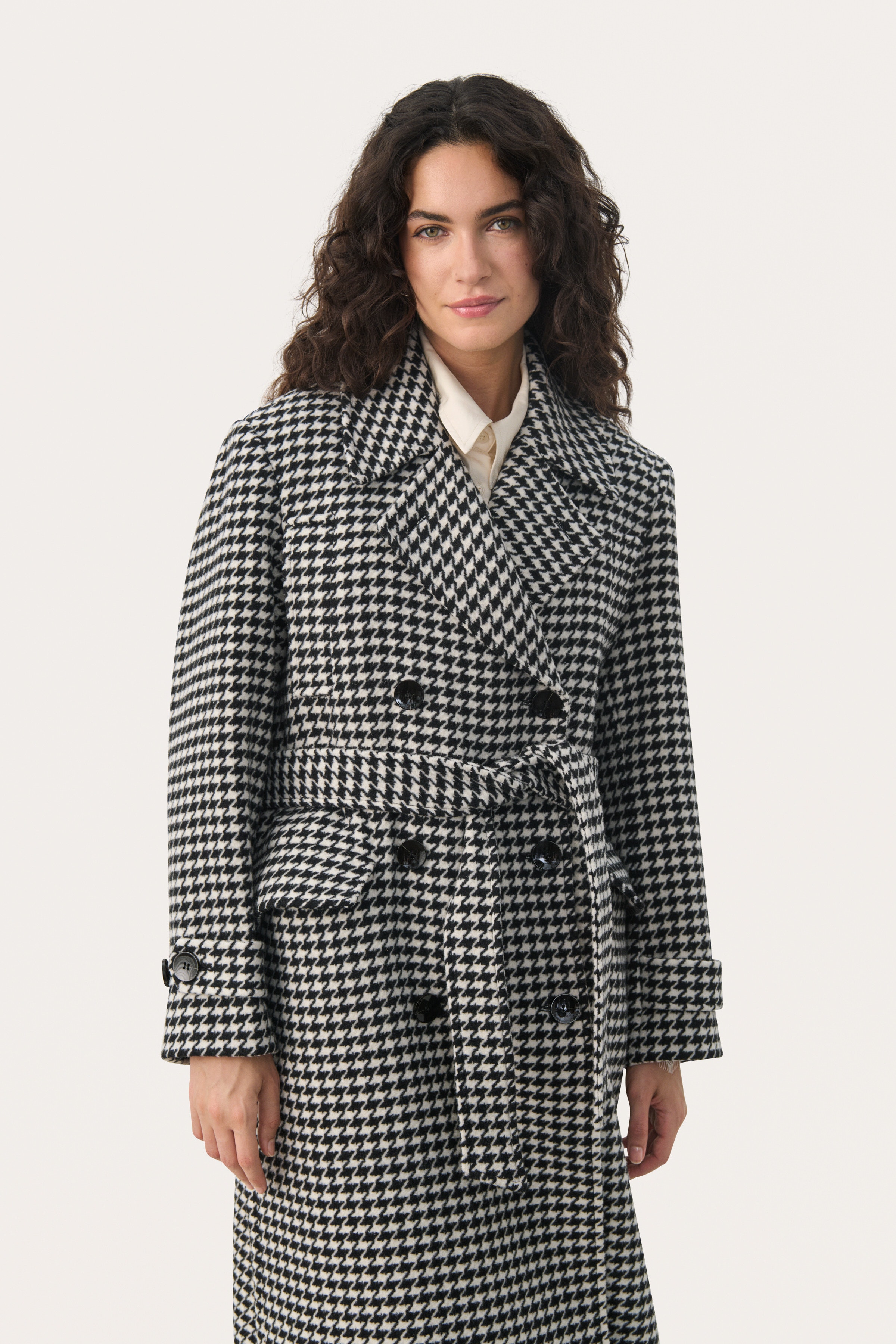 LizaPW Coat LOOKBOOK FRONT 30308727-303086