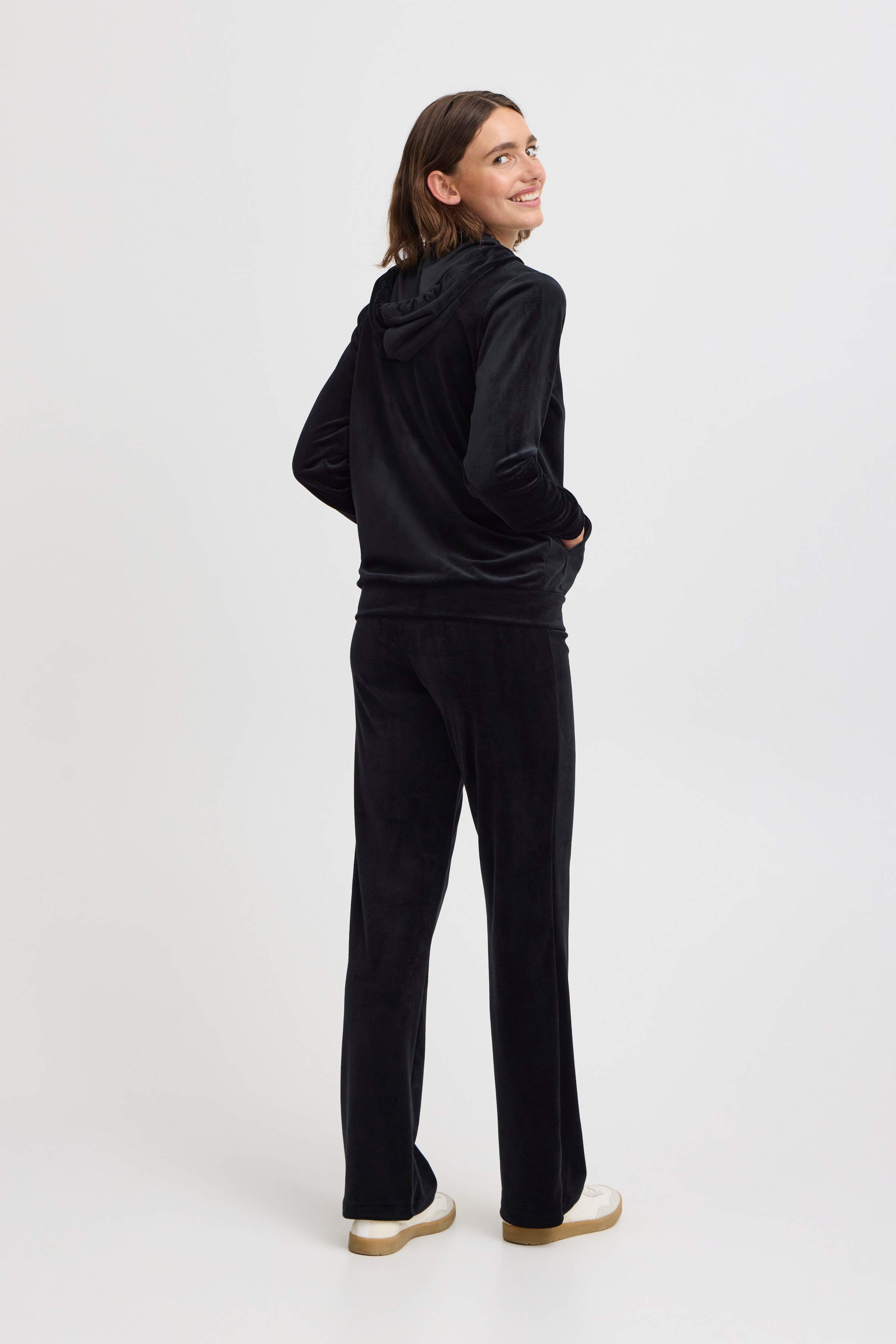 BYSTILLA Veloursett LOOKBOOK BACK 20816019-200451