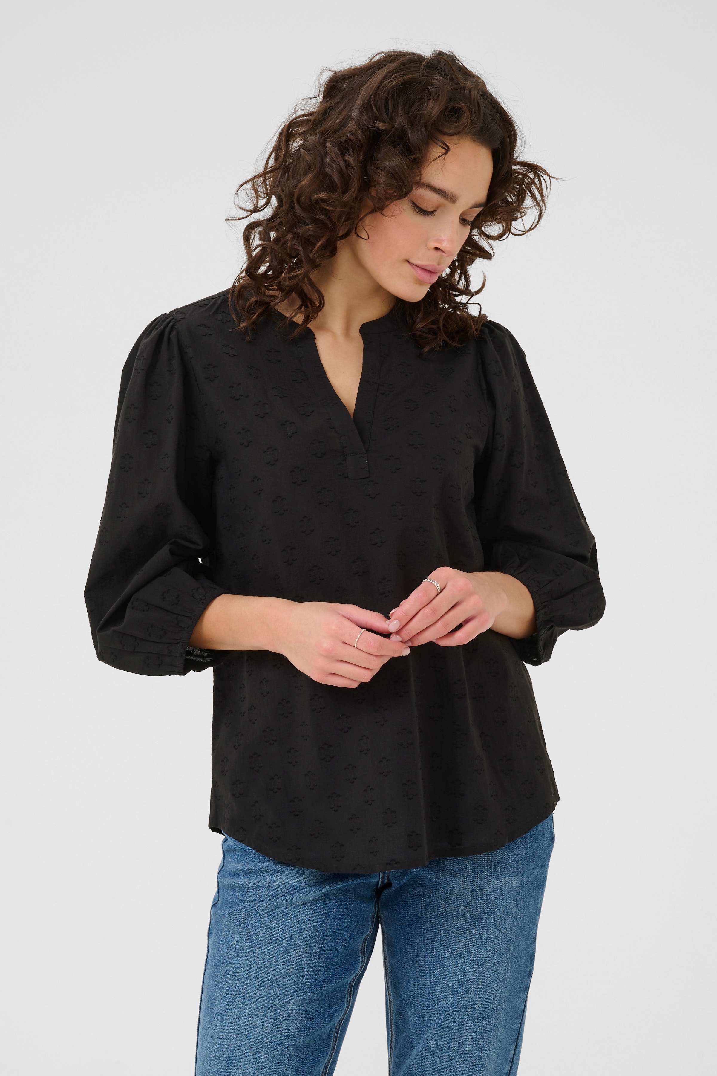 KAenya Bluse LOOKBOOK FRONT 10510755-100121
