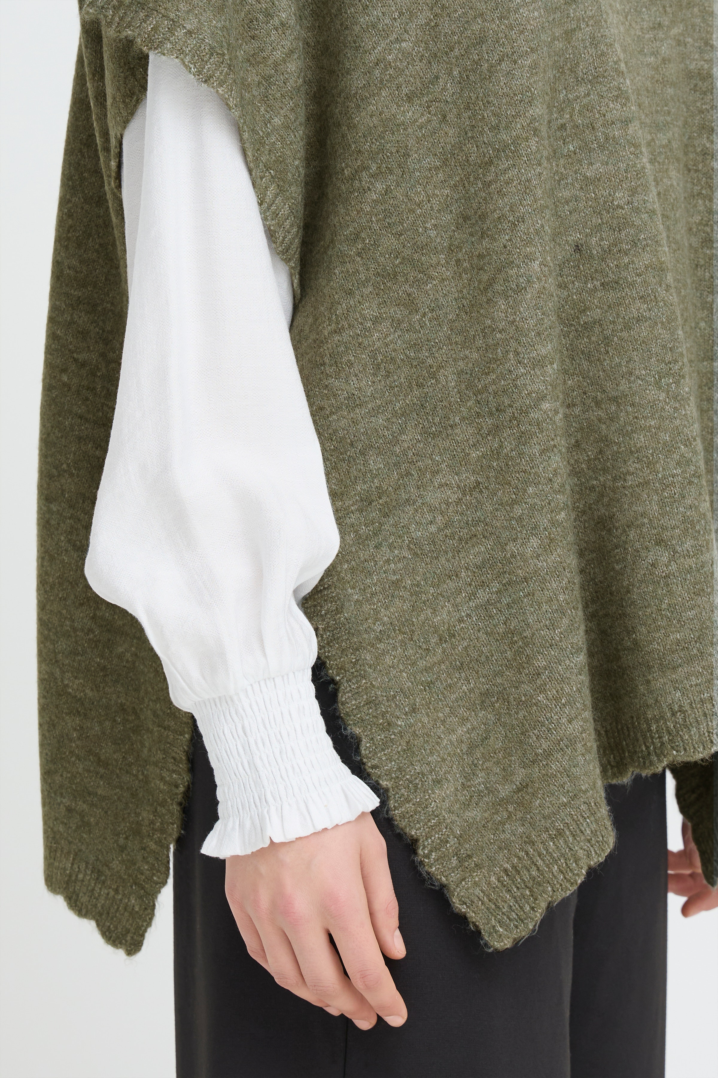 FRELISE Poncho LOOKBOOK DETAIL 20617676-180516