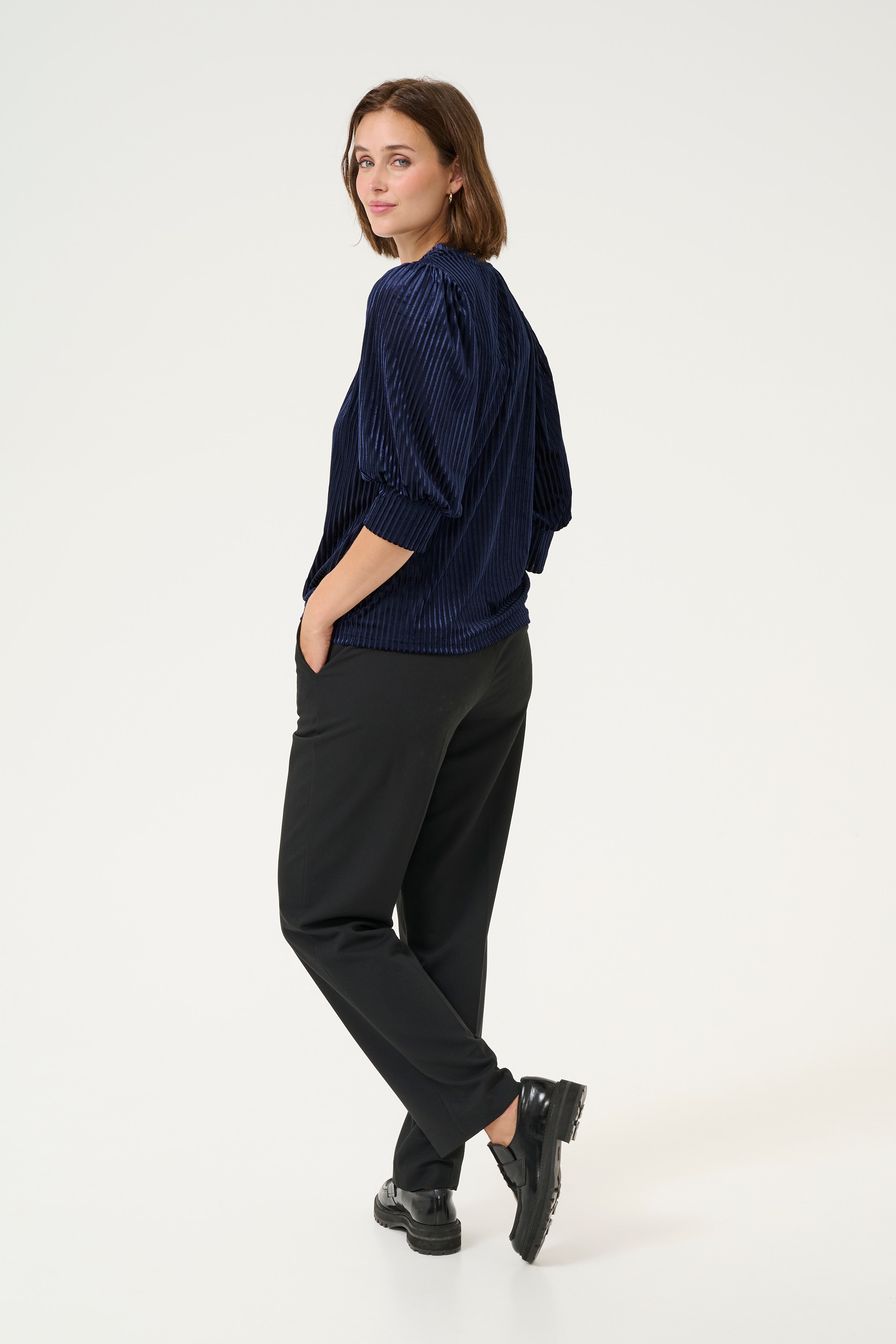 KAcaca Velourbluse LOOKBOOK BACK 10503887-106706