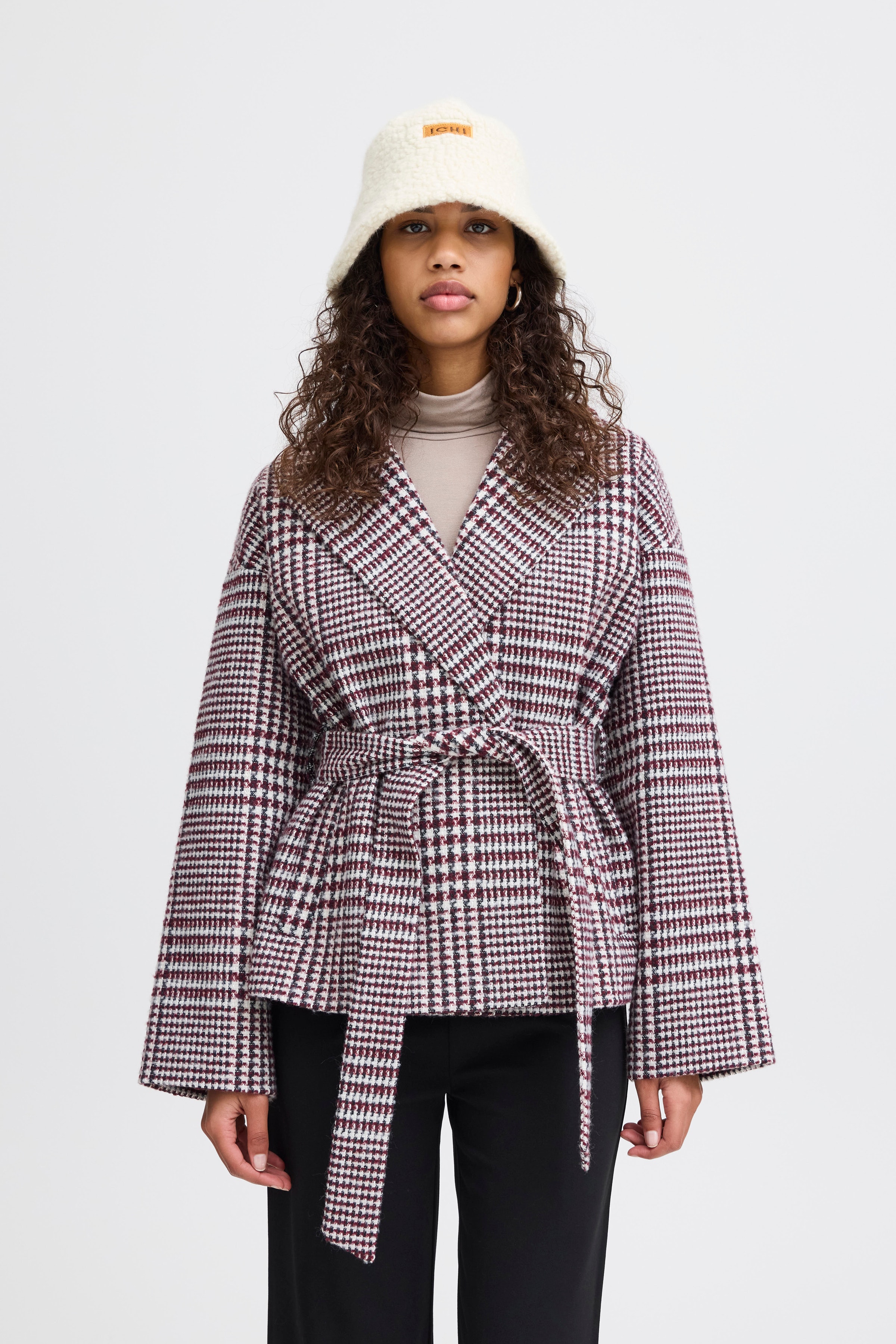 IAJOVANNI Hatt LOOKBOOK FRONT 20121709-114201