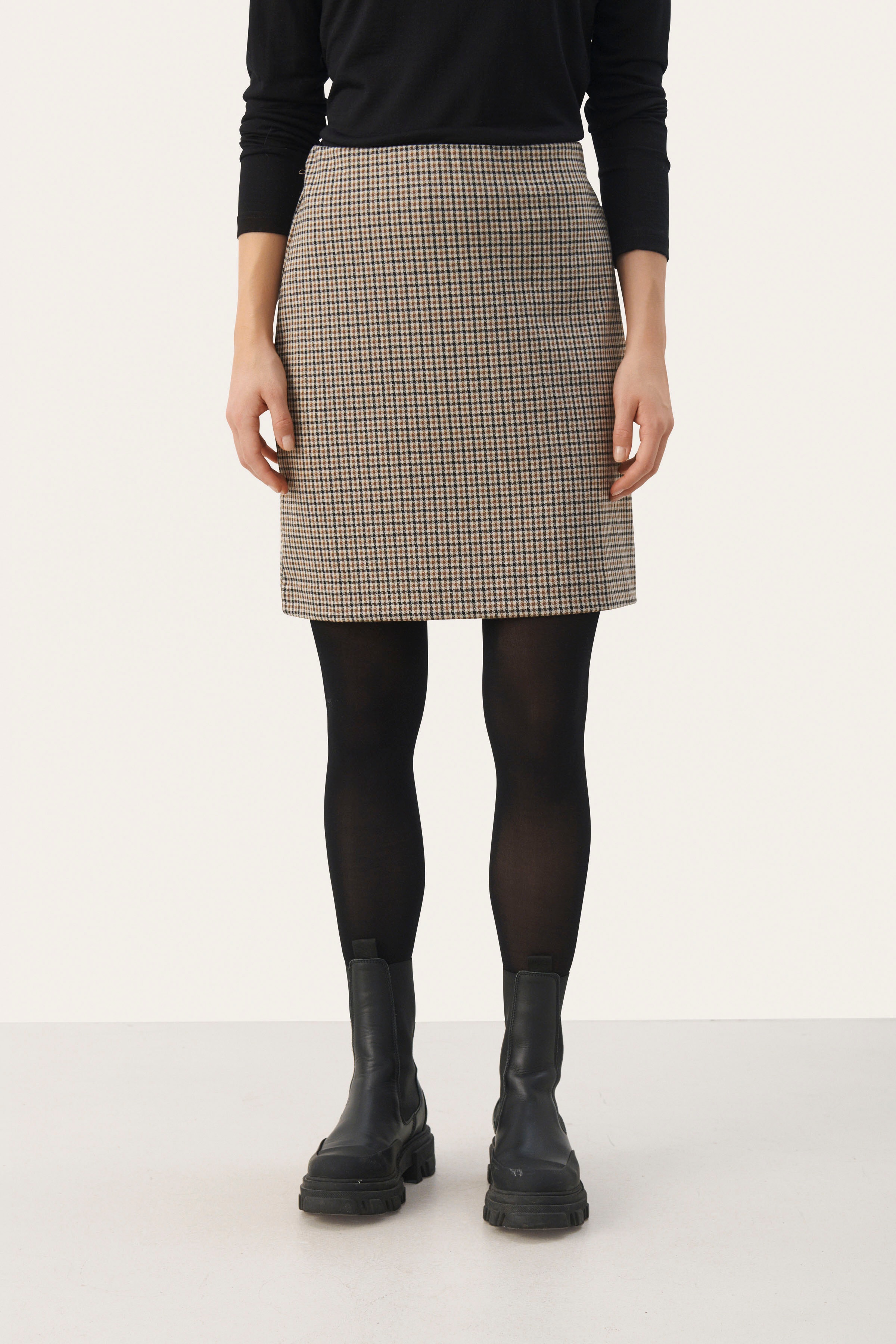 CorinnePW Skirt LOOKBOOK FRONT 30308005-300958