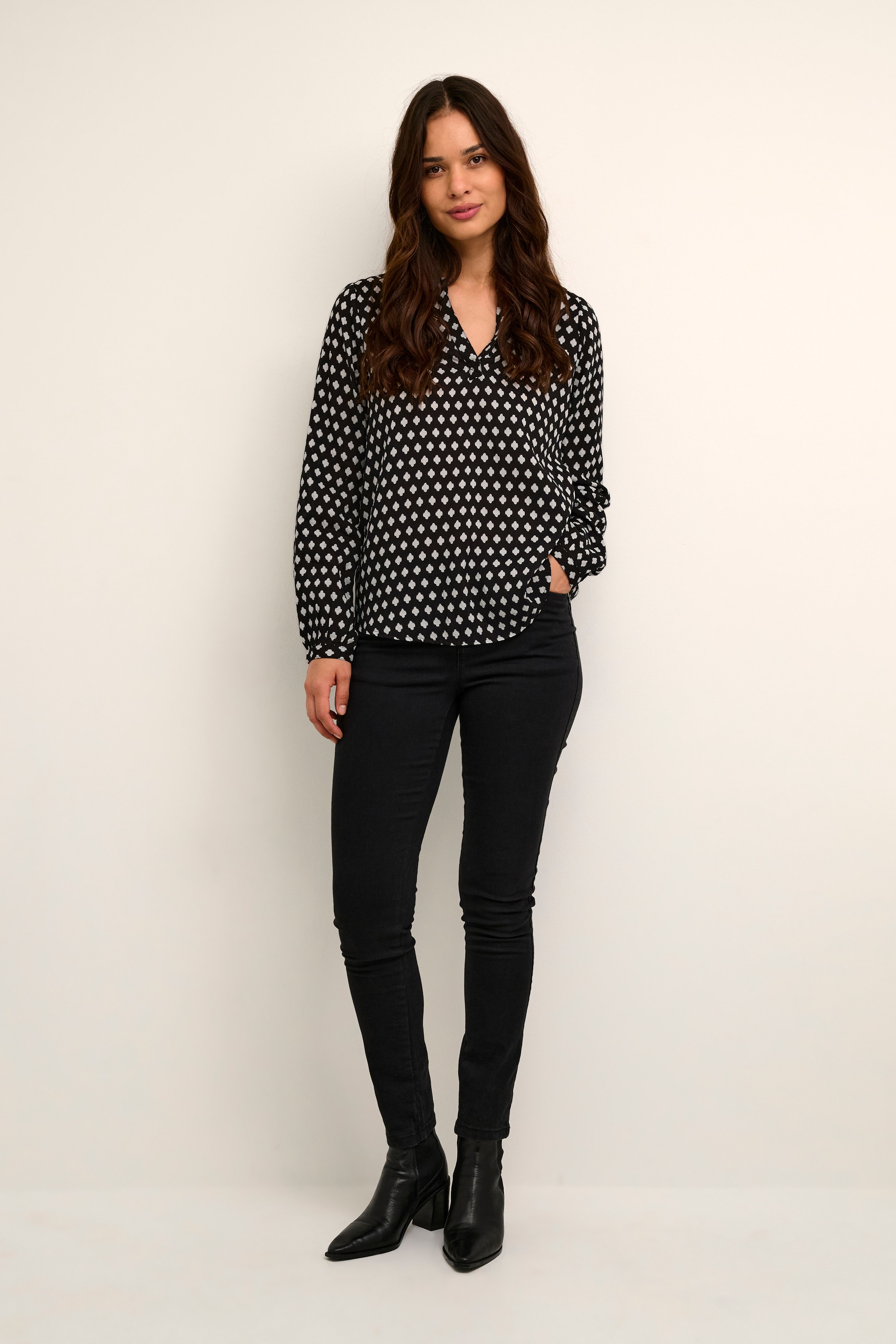 KAleah Bluse LOOKBOOK FRONT 10504992-100813
