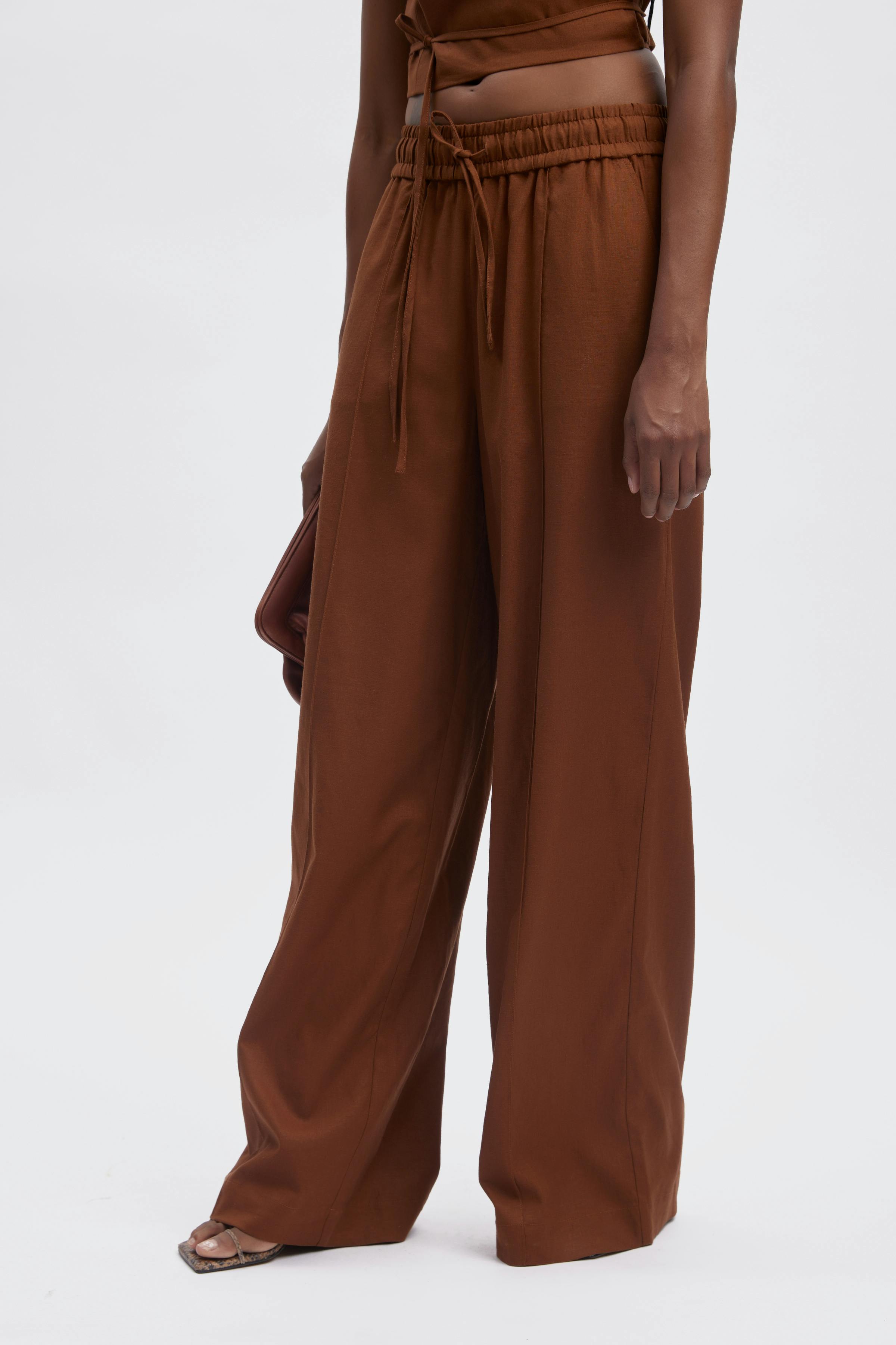 LeenaGZ Linen trousers LOOKBOOK FRONT 10909226-191227