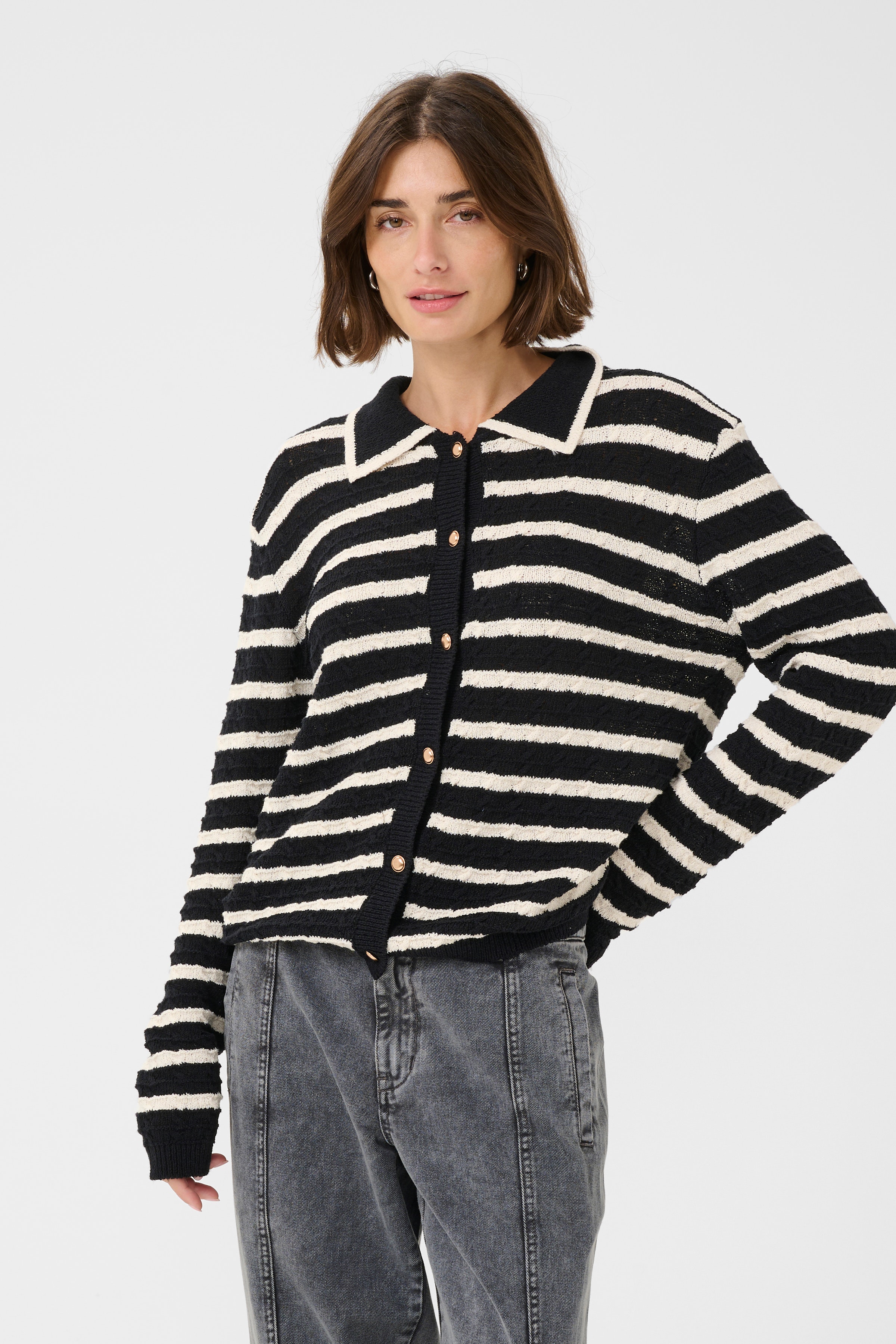 CUursula Cardigan LOOKBOOK FRONT 50112057-107926