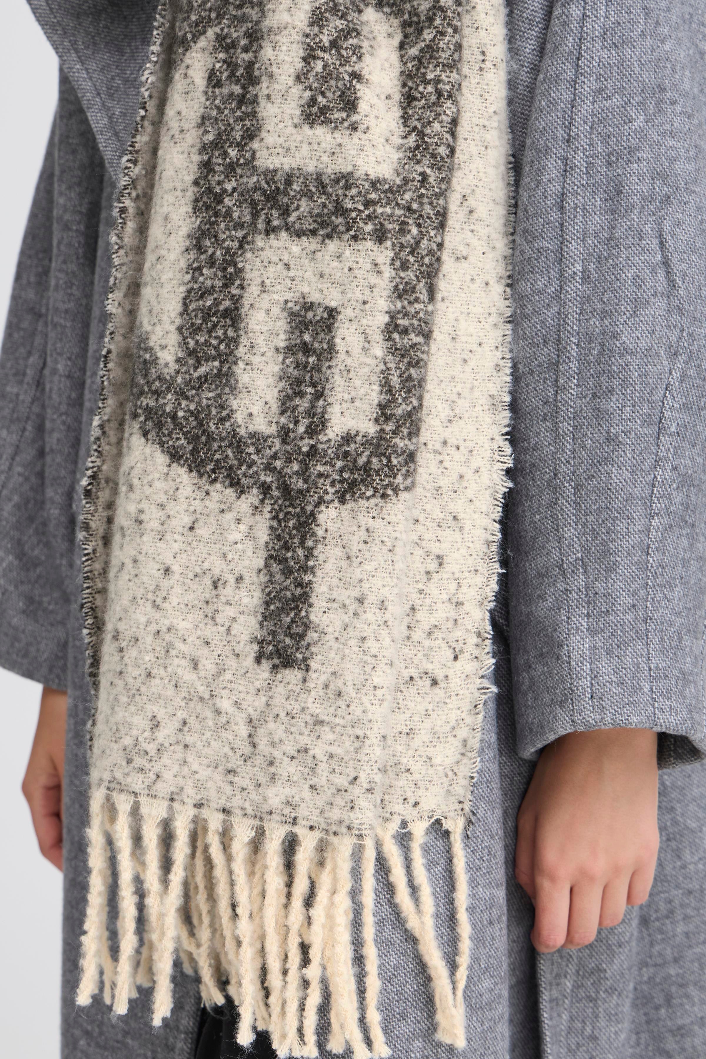 IALEGINA Skjerf LOOKBOOK FRONT 20119807-194008