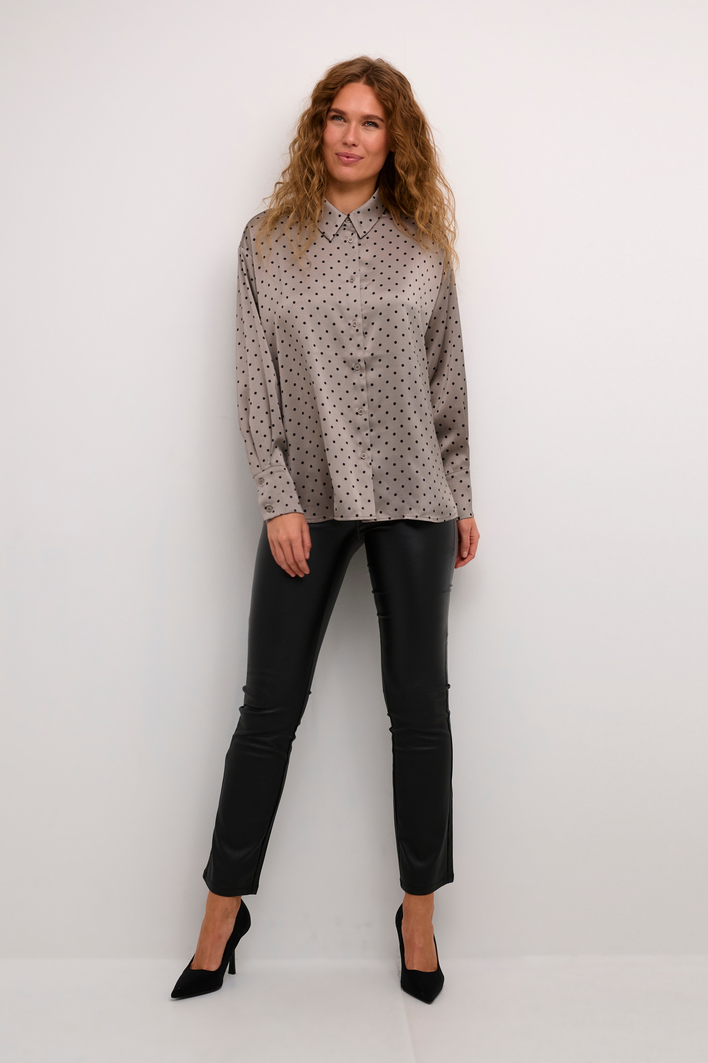 KAdonna Hemd LOOKBOOK FRONT 10509248-106645