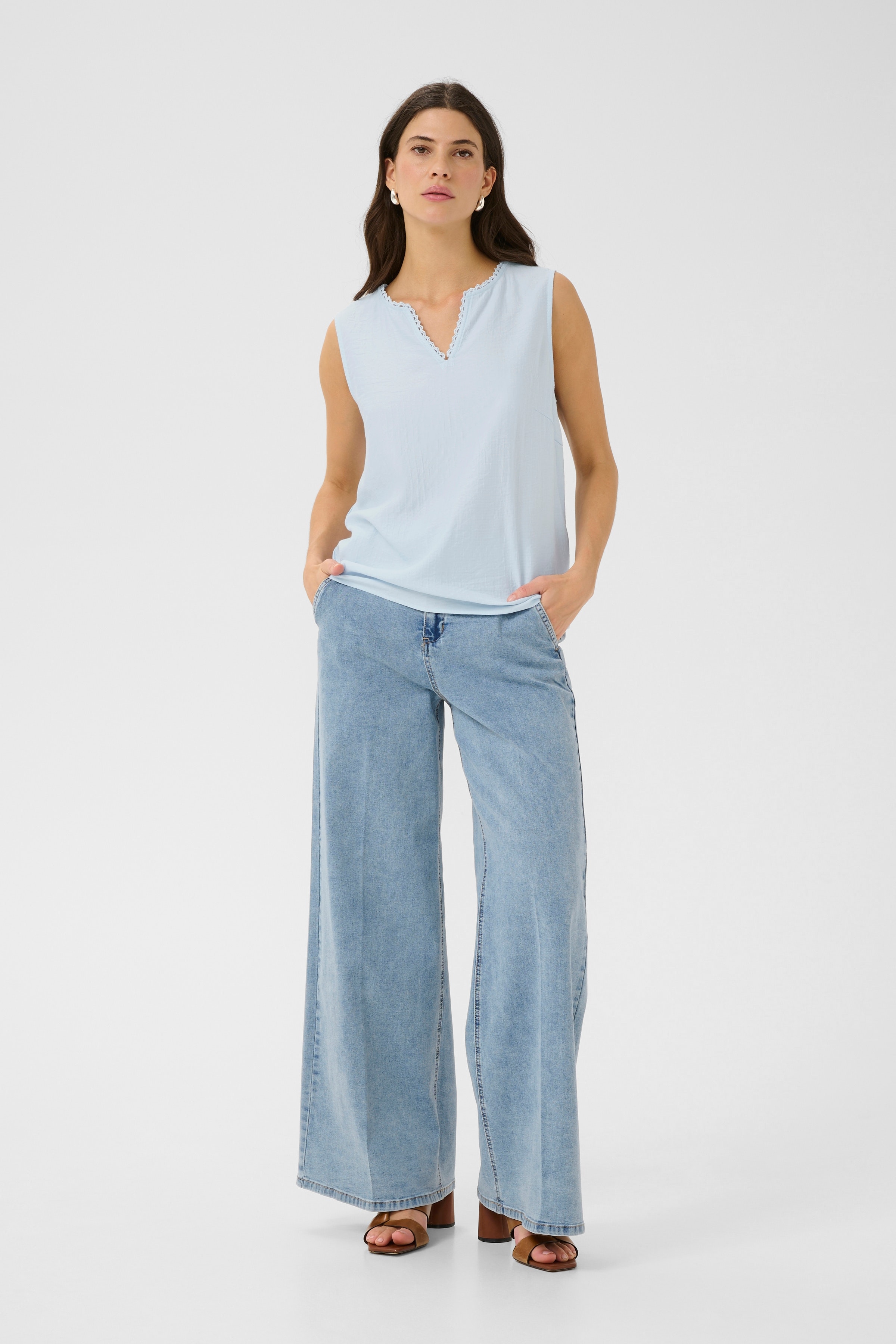 CRLori Blouse LOOKBOOK FRONT 10613829-163922
