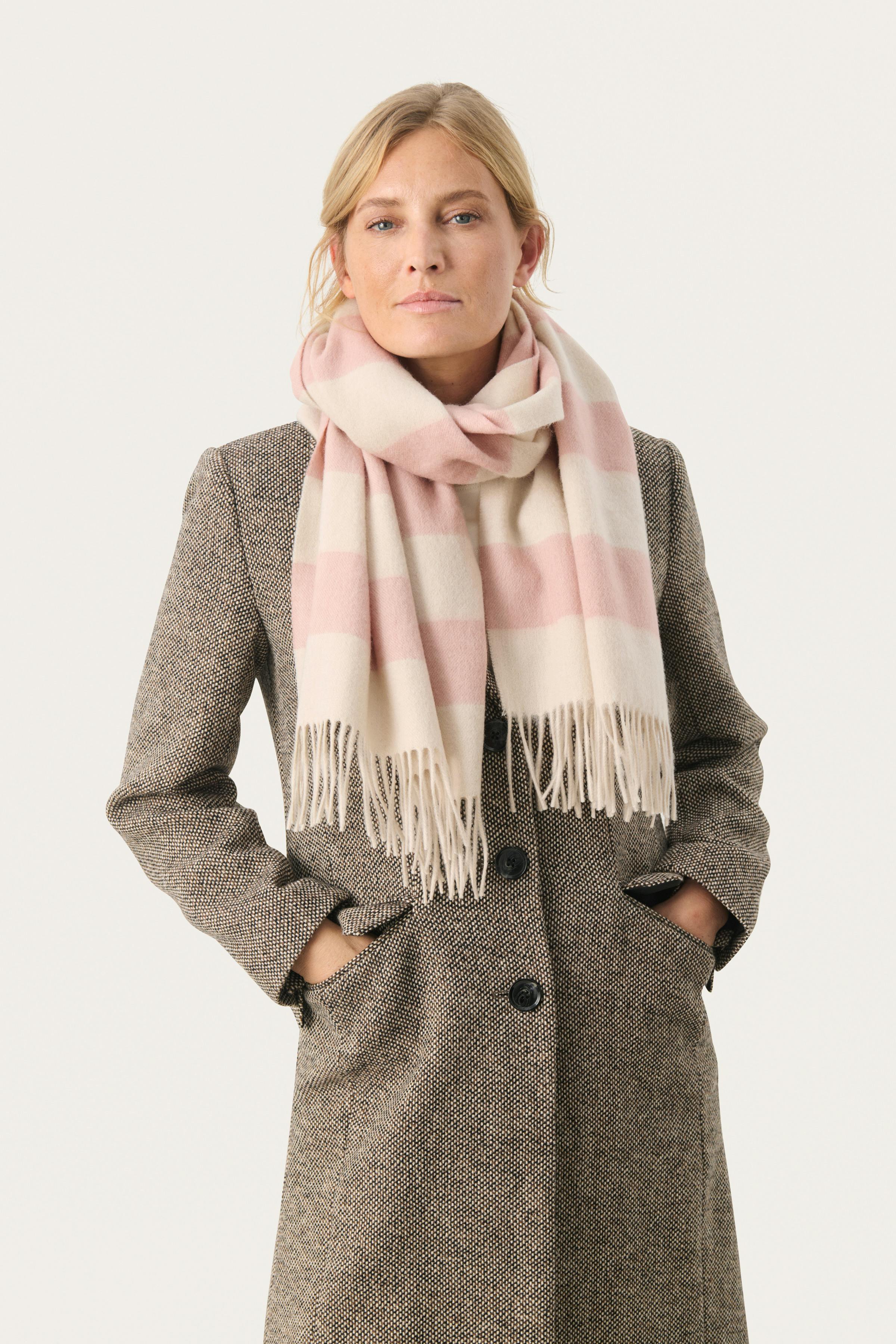 KithaPW Scarf LOOKBOOK FRONT 30308757-303028