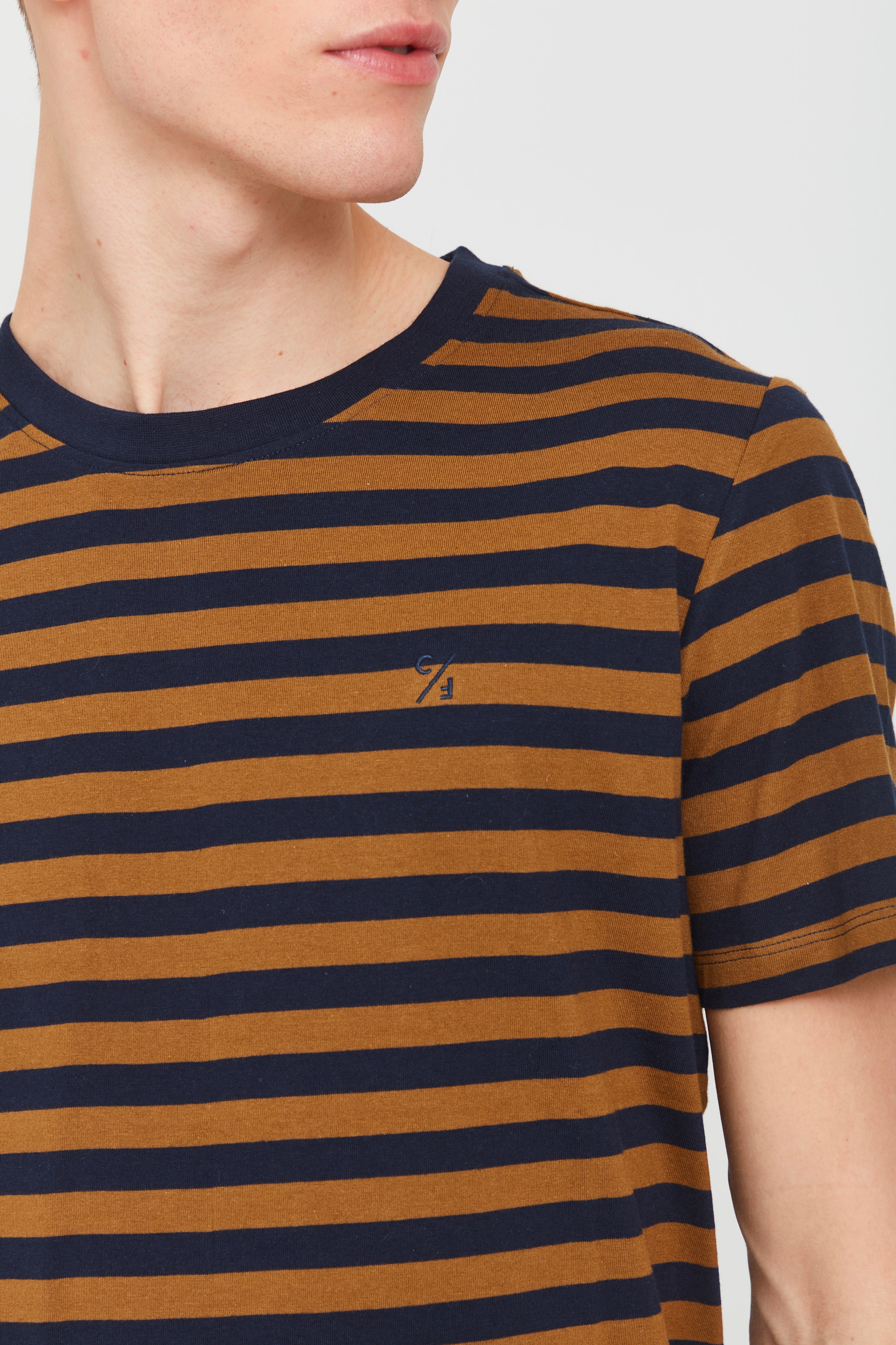 T-shirt LOOKBOOK DETAIL 20504026-191034