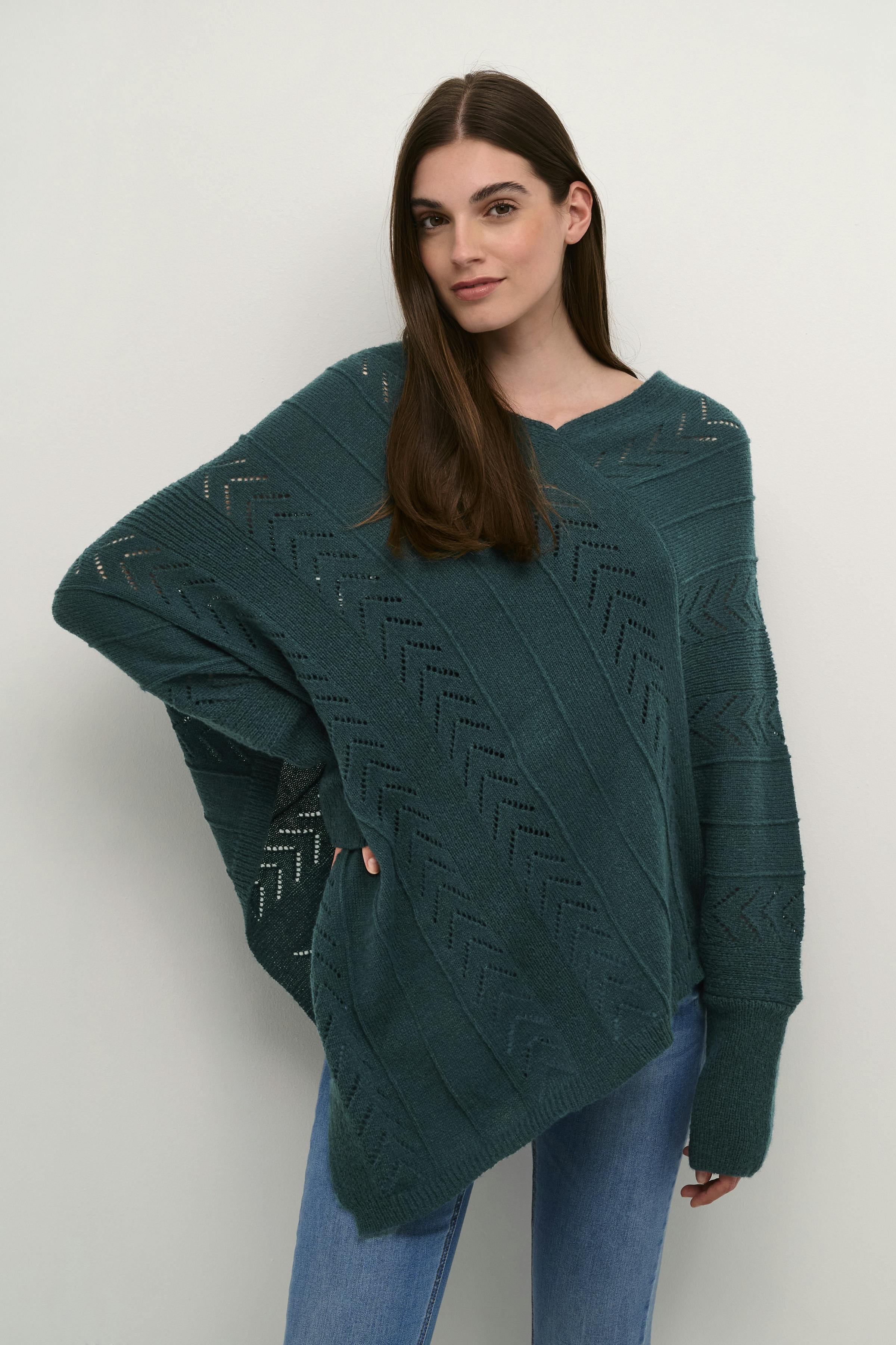 CRHoliday Poncho LOOKBOOK FRONT 10610828-195030