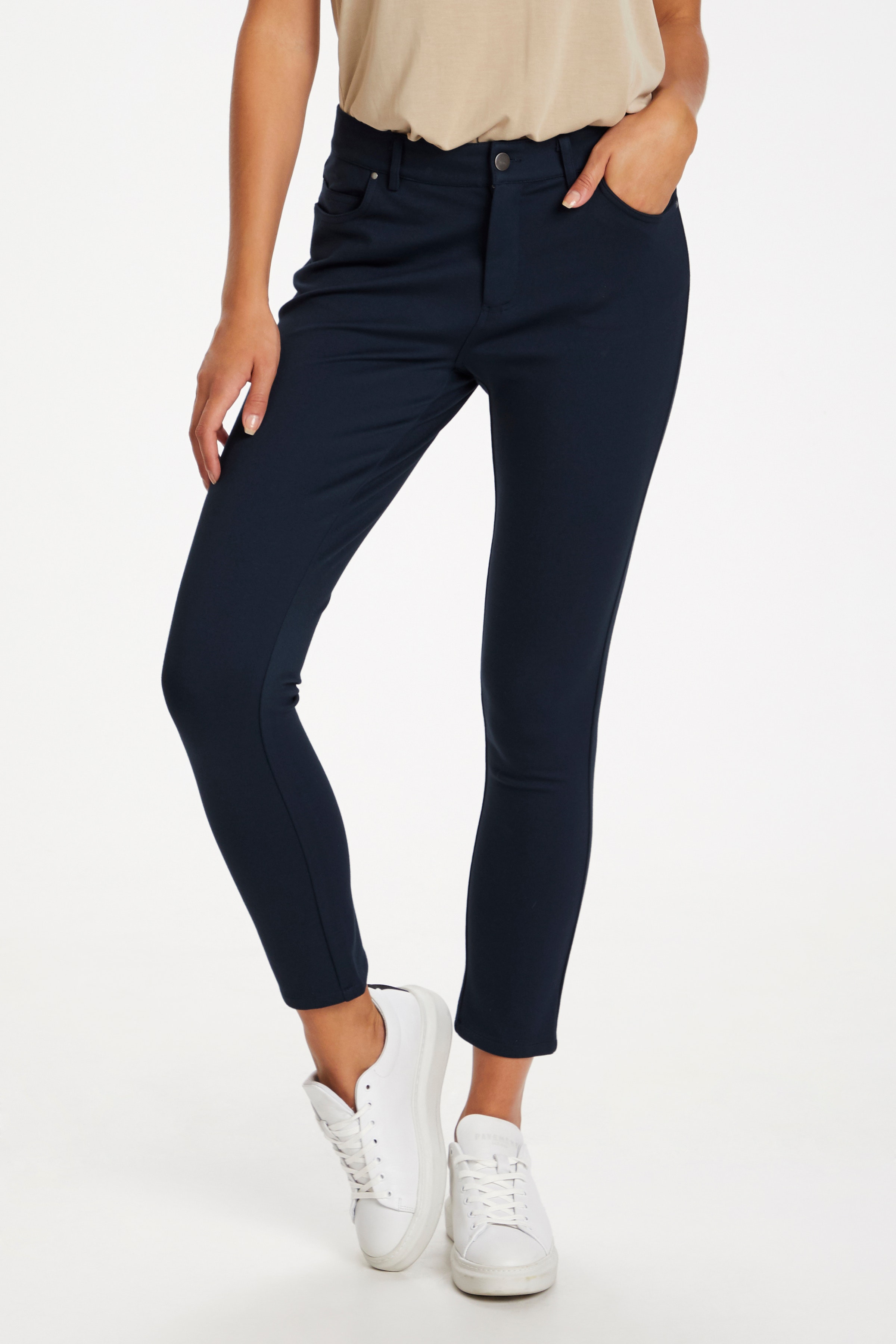 Casual Hose LOOKBOOK FRONT 20608119-194010