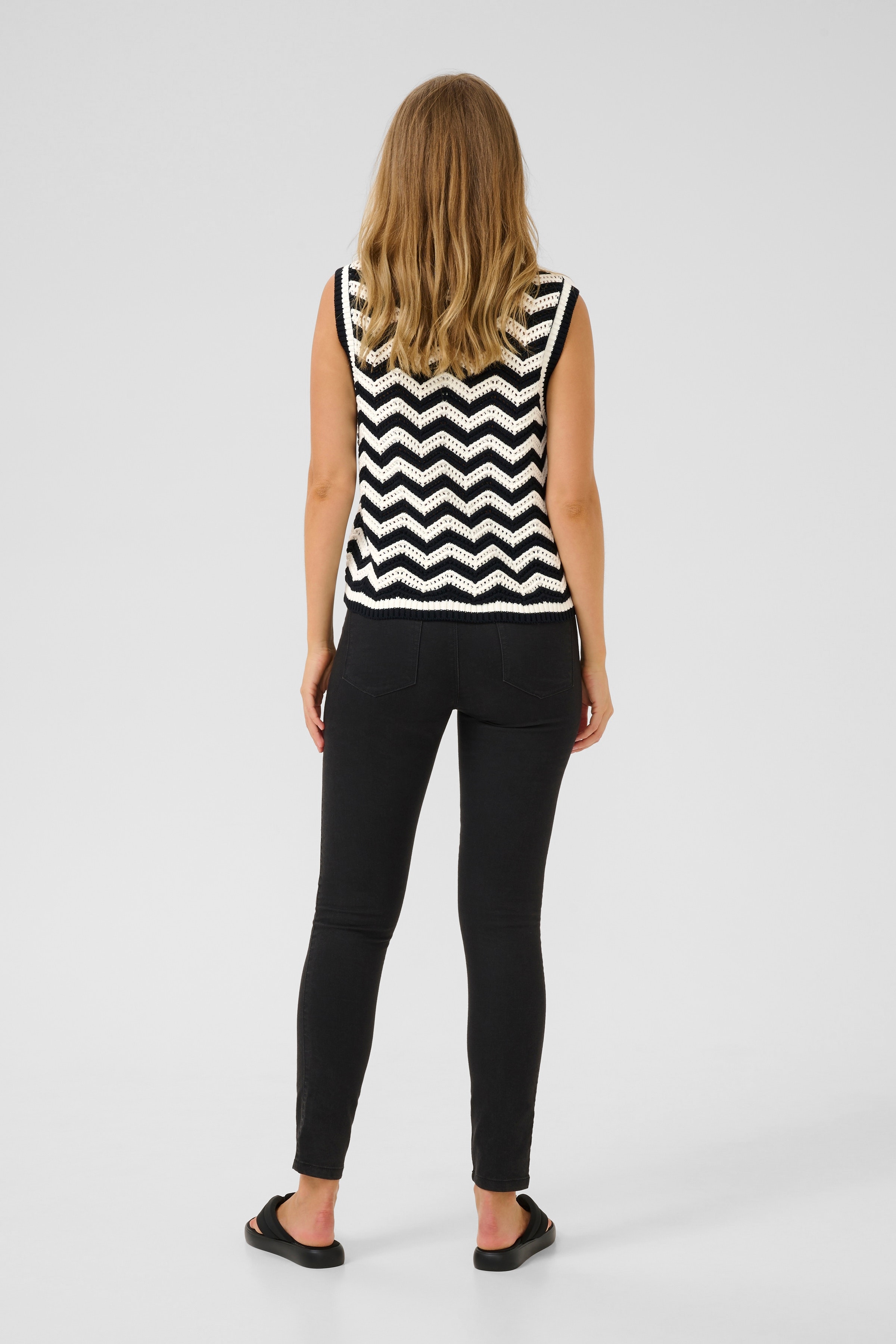 KAlaina Strikket vest LOOKBOOK BACK 10509940-107435