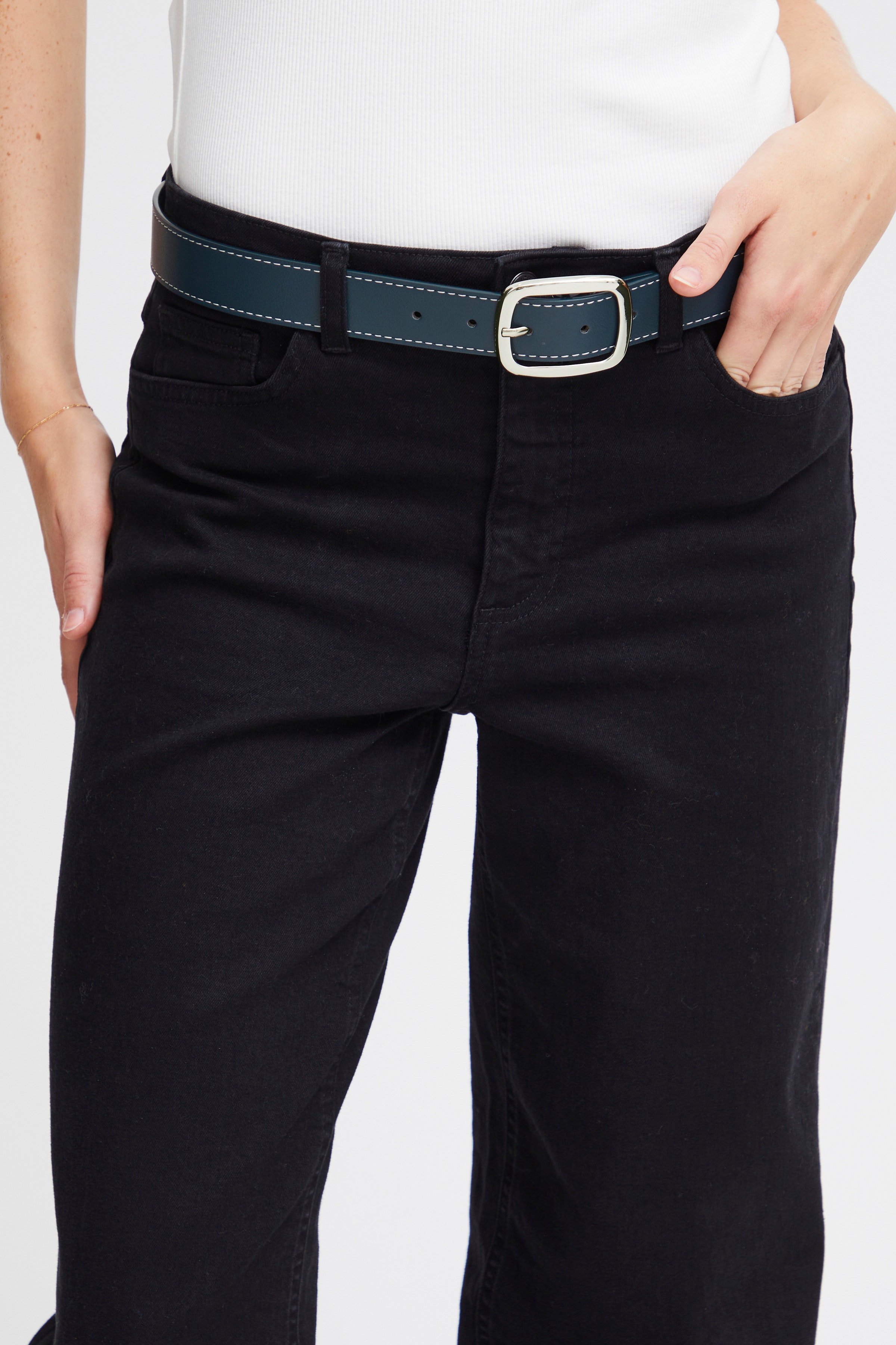 IACORMIA Belte LOOKBOOK FRONT 20120553-194010