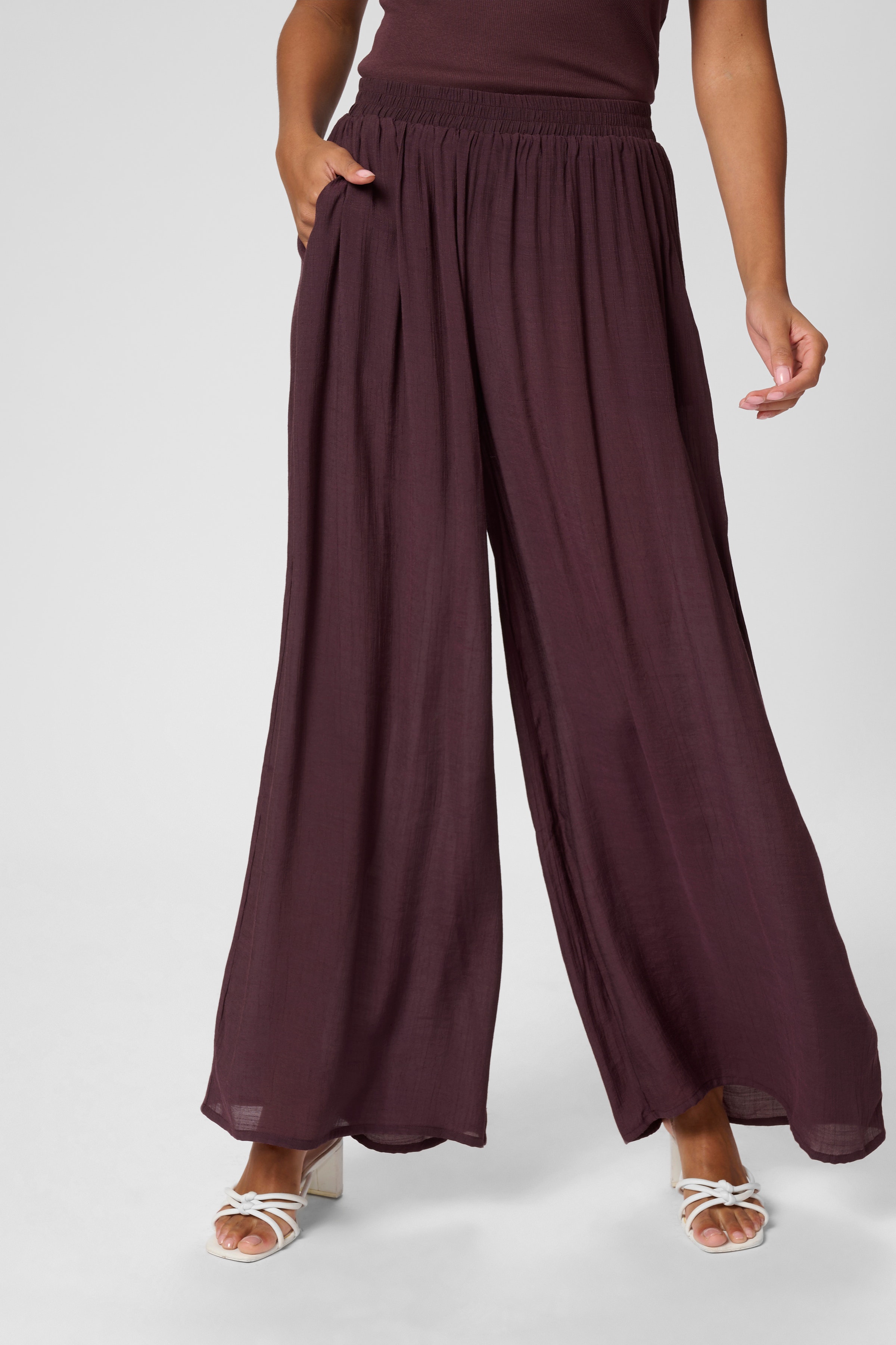KAanja Bukser LOOKBOOK FRONT 10510070-191619