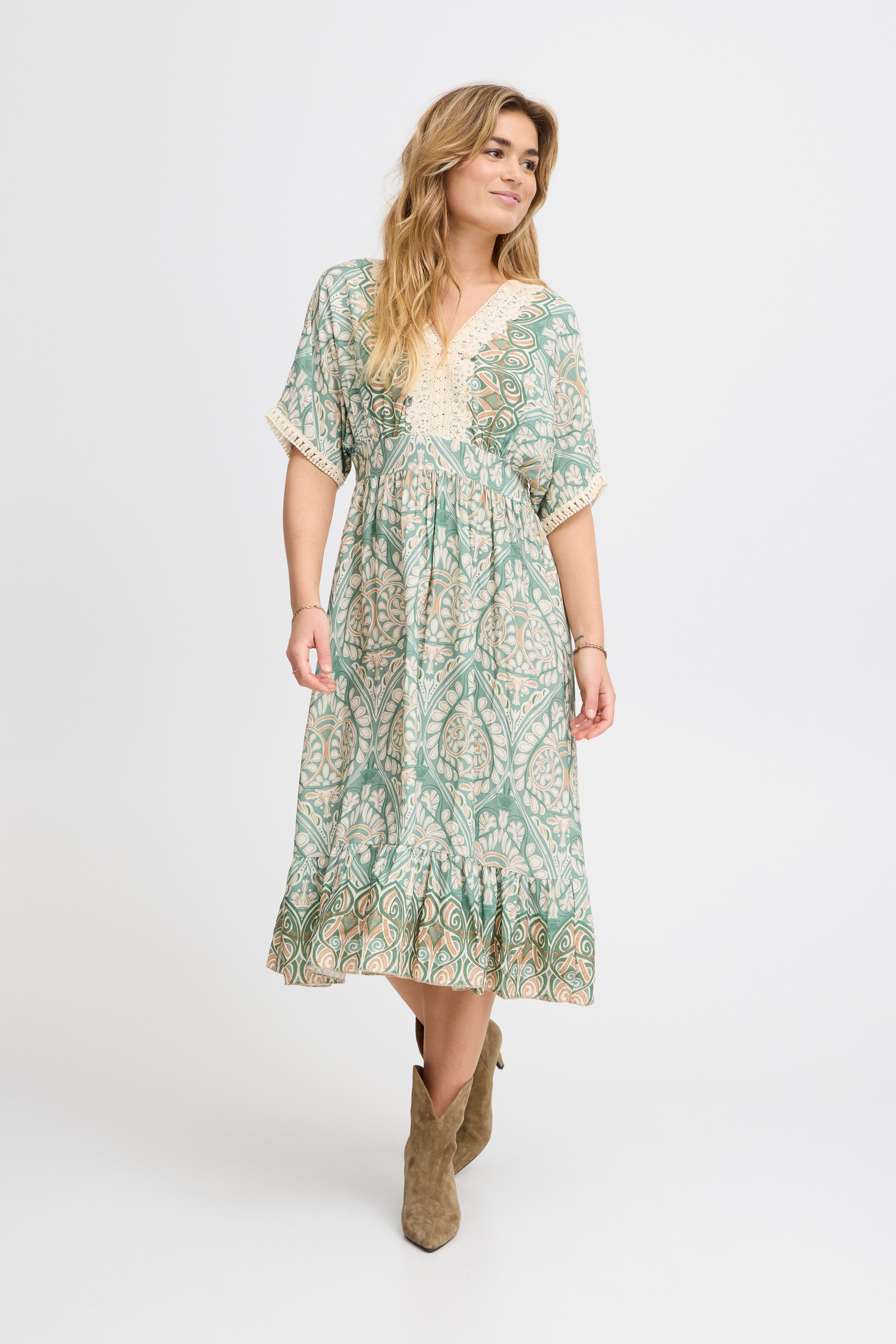 SBKATHY Kjole LOOKBOOK FRONT 22100548-165907