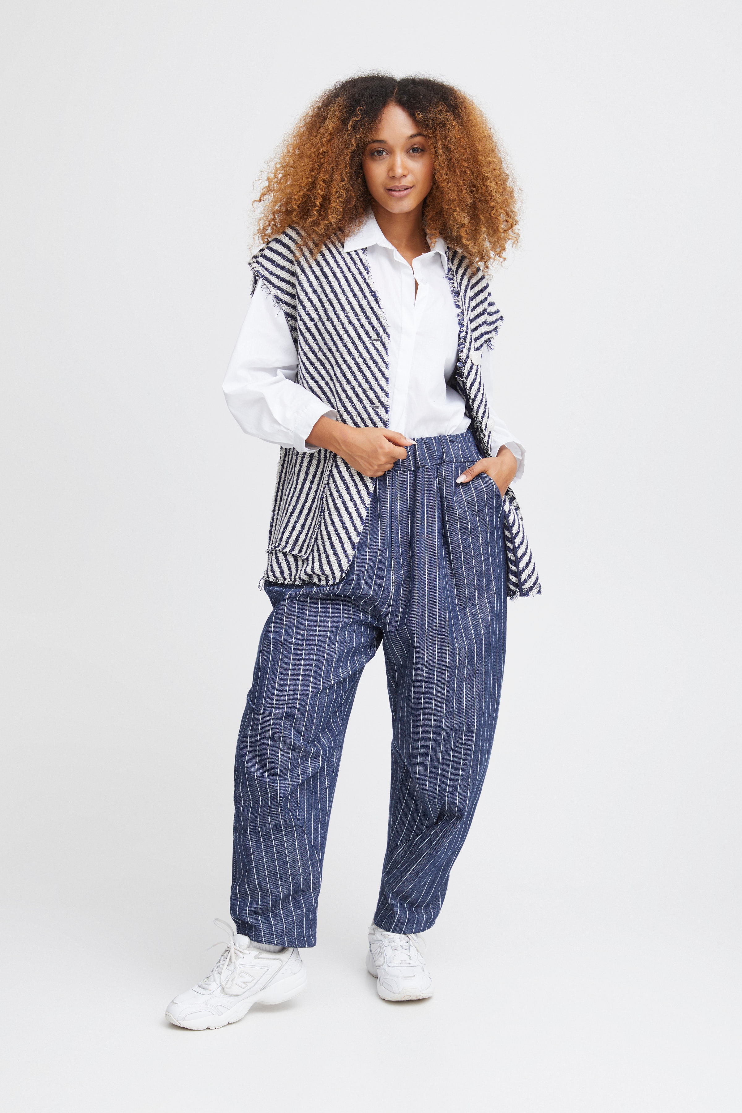 SBFILIPPA Trousers LOOKBOOK FRONT 22100502-193923