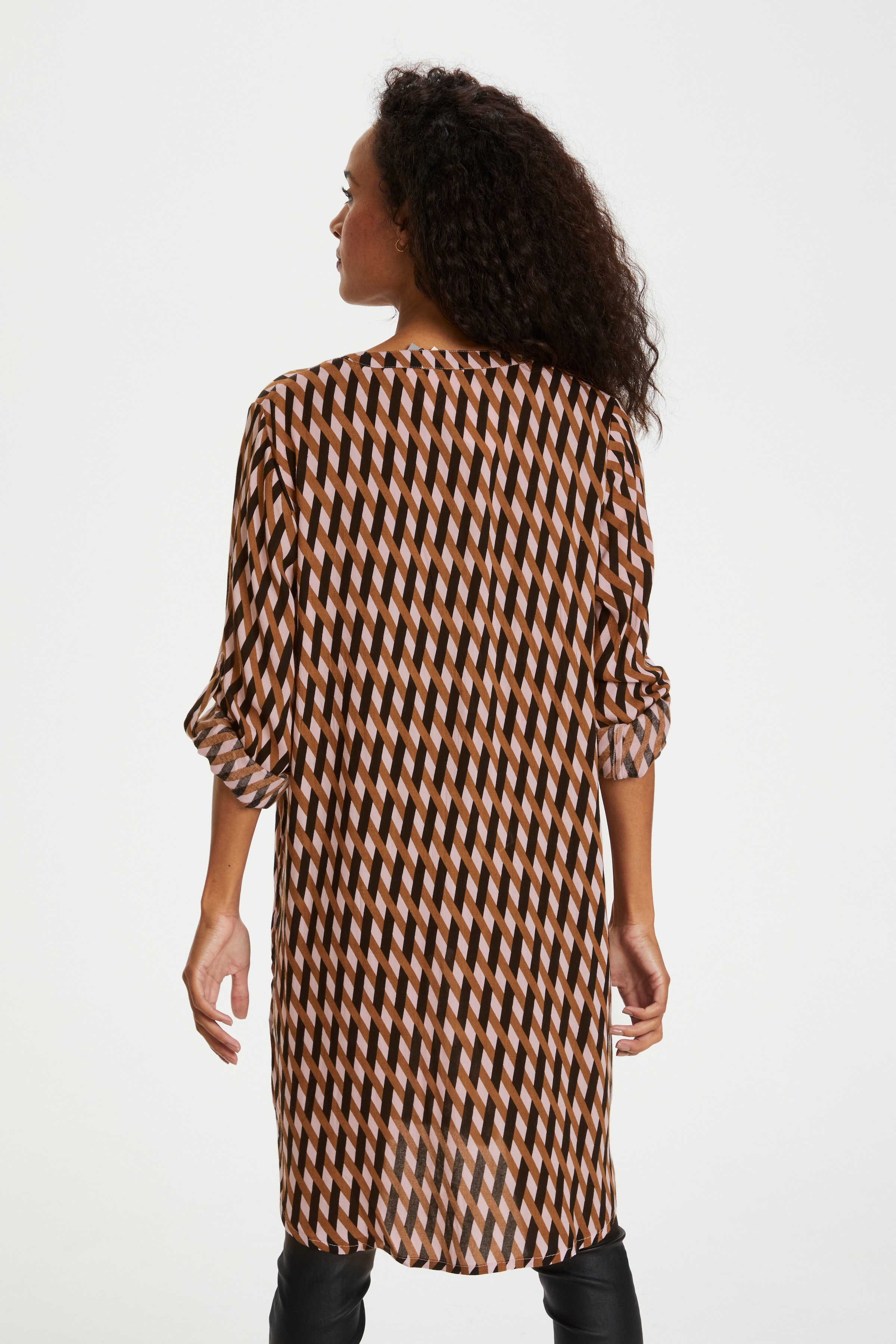 KAmarana Kjole LOOKBOOK BACK 10551803-101008